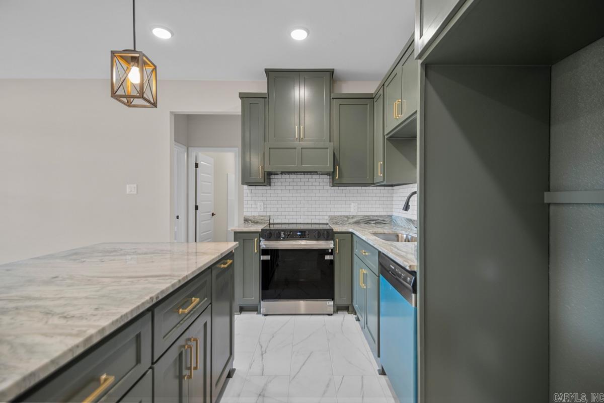 HOLLYWOOD HEIGHTS - Residential