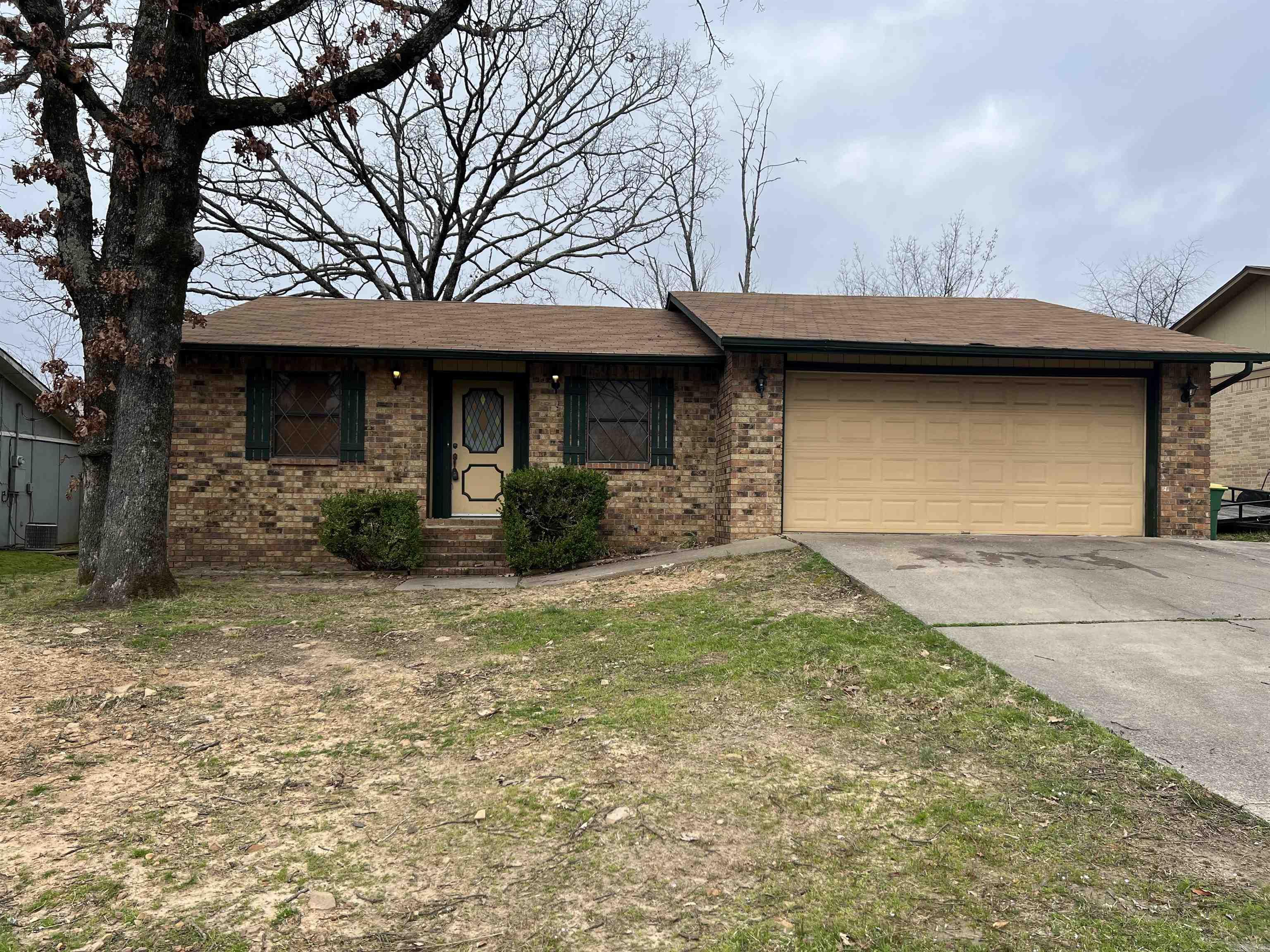 Really nice 3br 2ba in the heart of Sherwood with Living room and separate den. Large chain link fenced flat back yard, 2 car garage. New interior paint and new flooring within the last 2 years. Gas stove, over the range microwave. Don't miss this one, no fluff needed in the description, Tons of value with room for your finishing improvements and personal touch. Great opportunity for owner occupant Or investor. Property is vacant, go & show. Schedule through CSS 501-244-0333 or showingtime online. Agents be sure to read remarks.