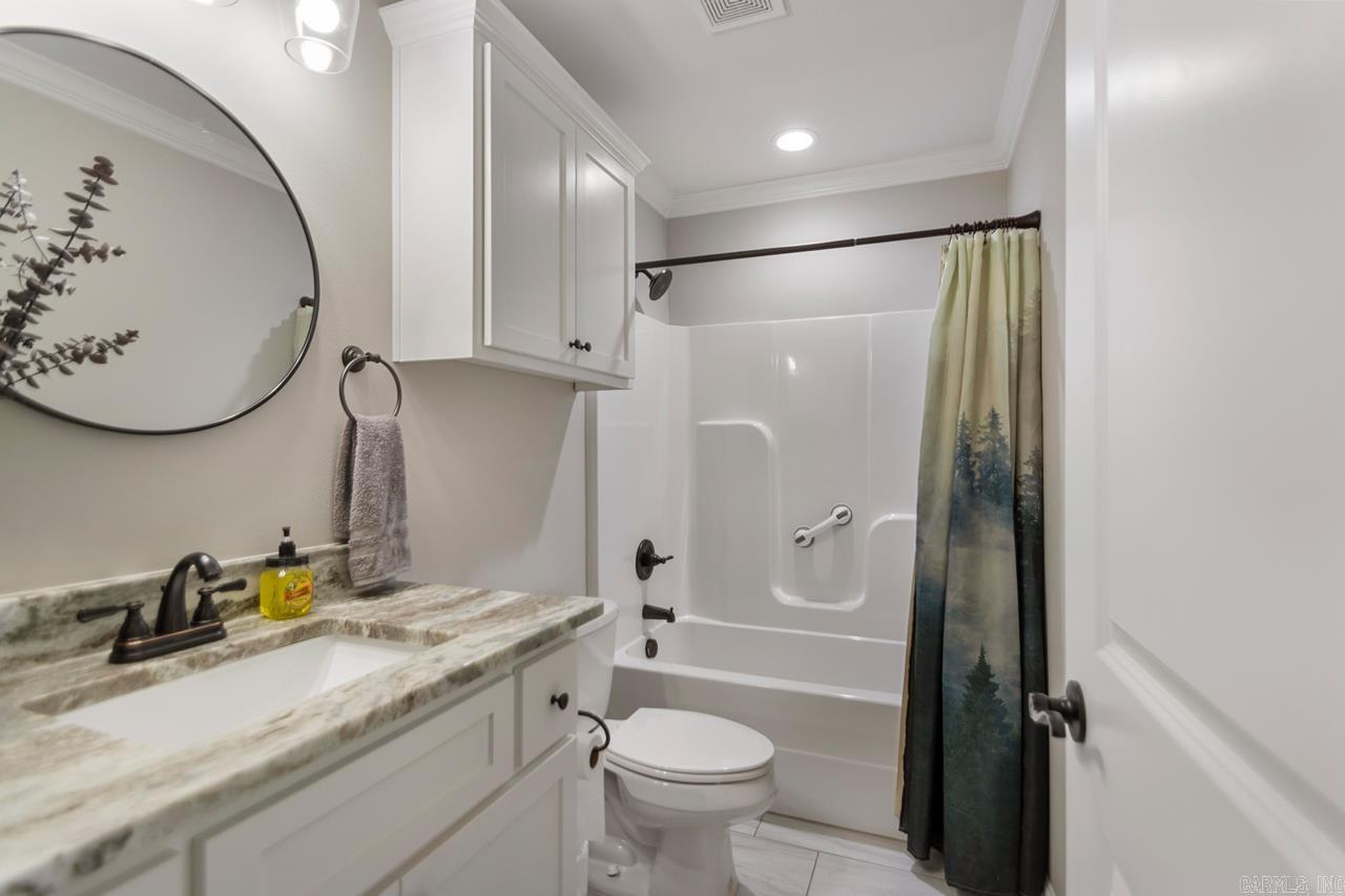 PINEWOOD ESTATES - Residential