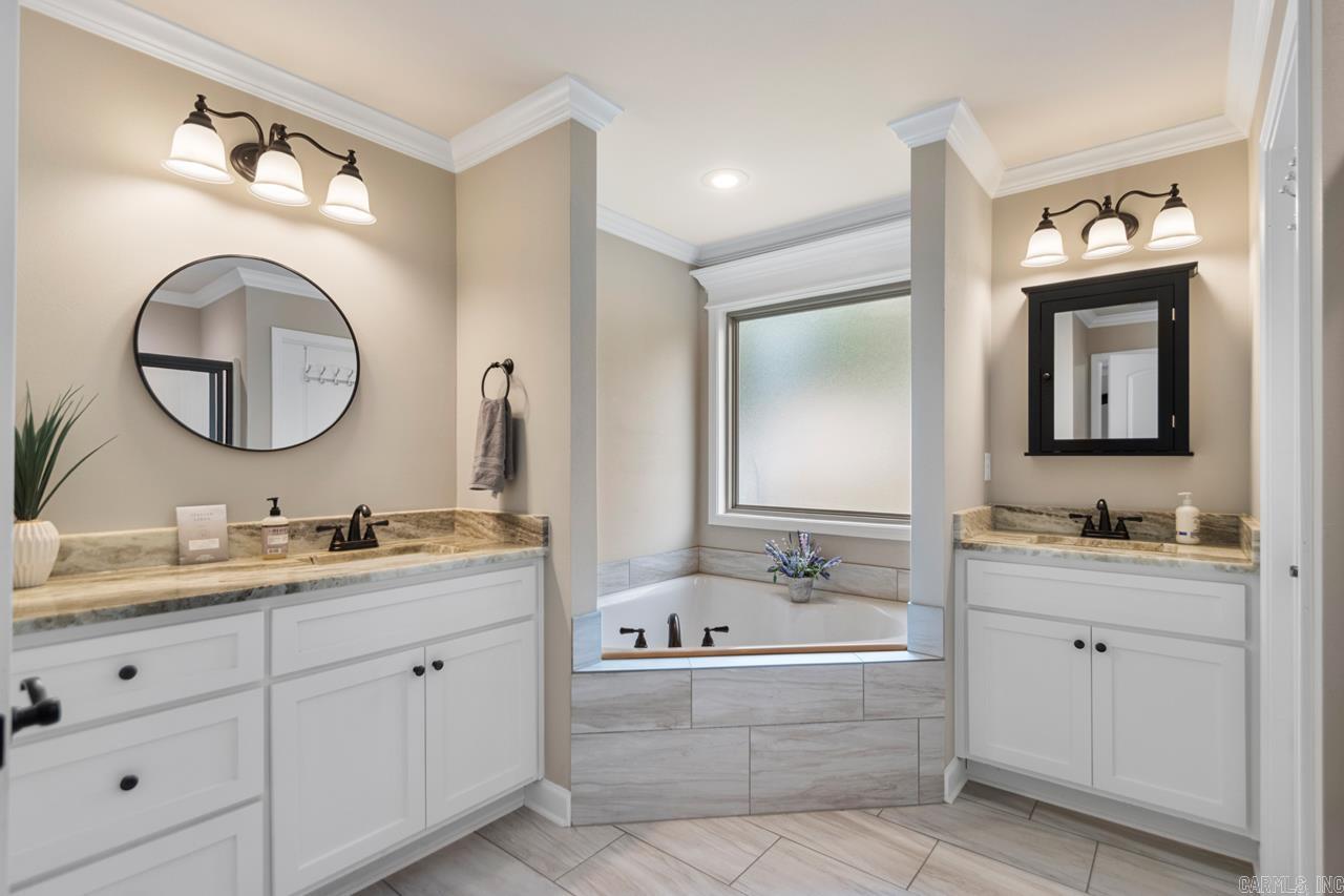 PINEWOOD ESTATES - Residential