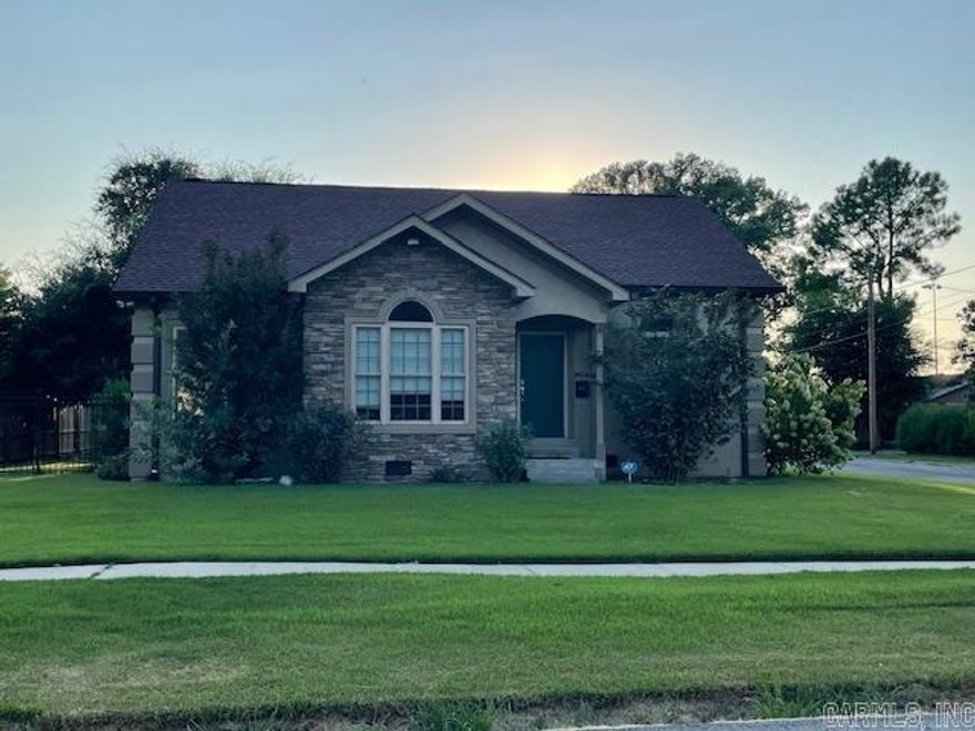 Great home completely remodeled even after rebuild in 2009, new paint , new roof lowered counter quartz in kitchen.  new appliances.  The atriam between the house and garage is perfect for entertaining equip with ceiling fans and covered .  Backyard has concrete pad for a fenced in dog area or shed.  Equip with an alarm system and lots of windows.