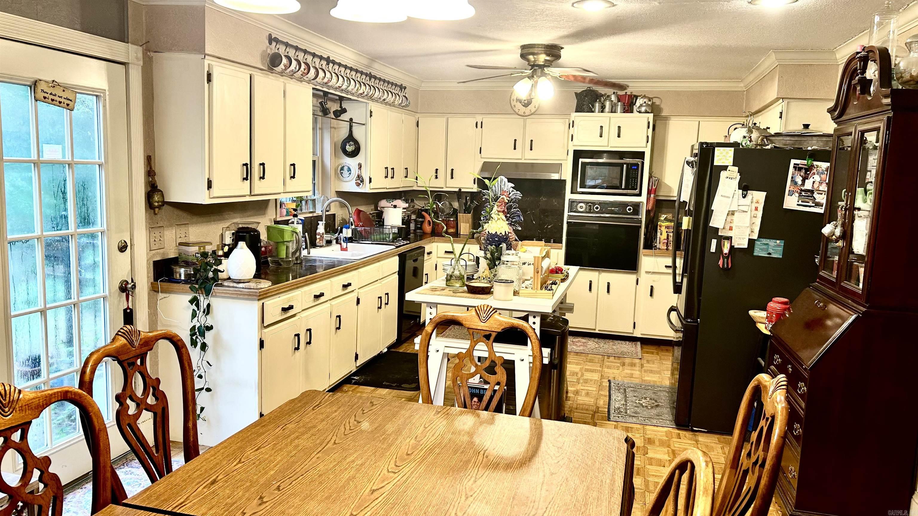 Country Manor - Residential