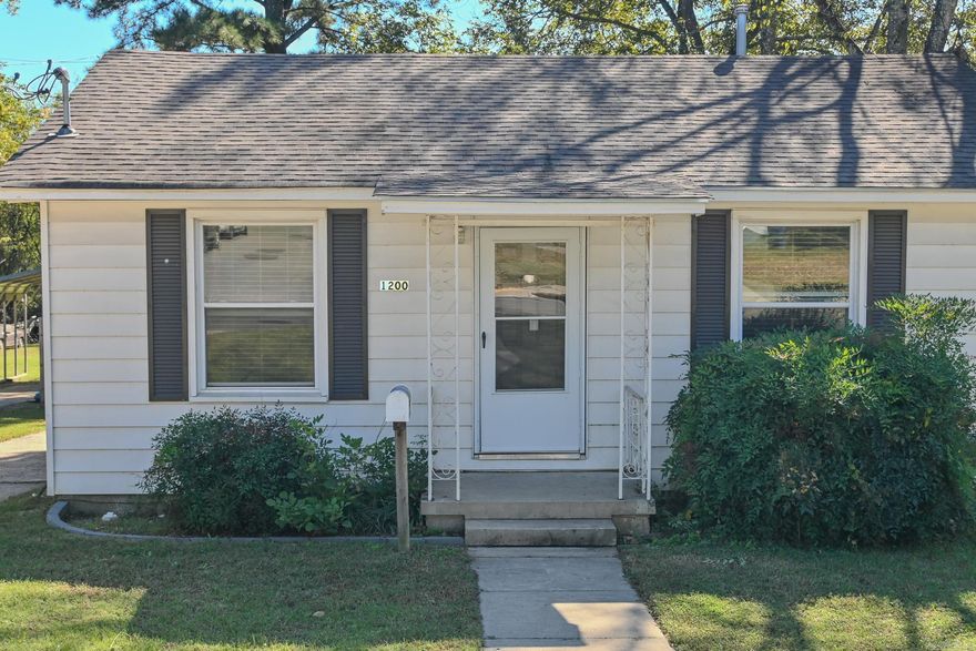 Looking for a move-in ready home with charm and modern updates? Want a cozy space that feels personal and manageable ā Appreciate original refinished hardwood floors, light neutral colors. Excited about having a garage and bonus space for creative projects or work-from-home? Picture hosting friends in the cute backyard, setting up a coffee bar in the kitchen, and turning that large utility room into their dream craft or home office space. This is an ideal first time home buyer, down sizer, or investment property.