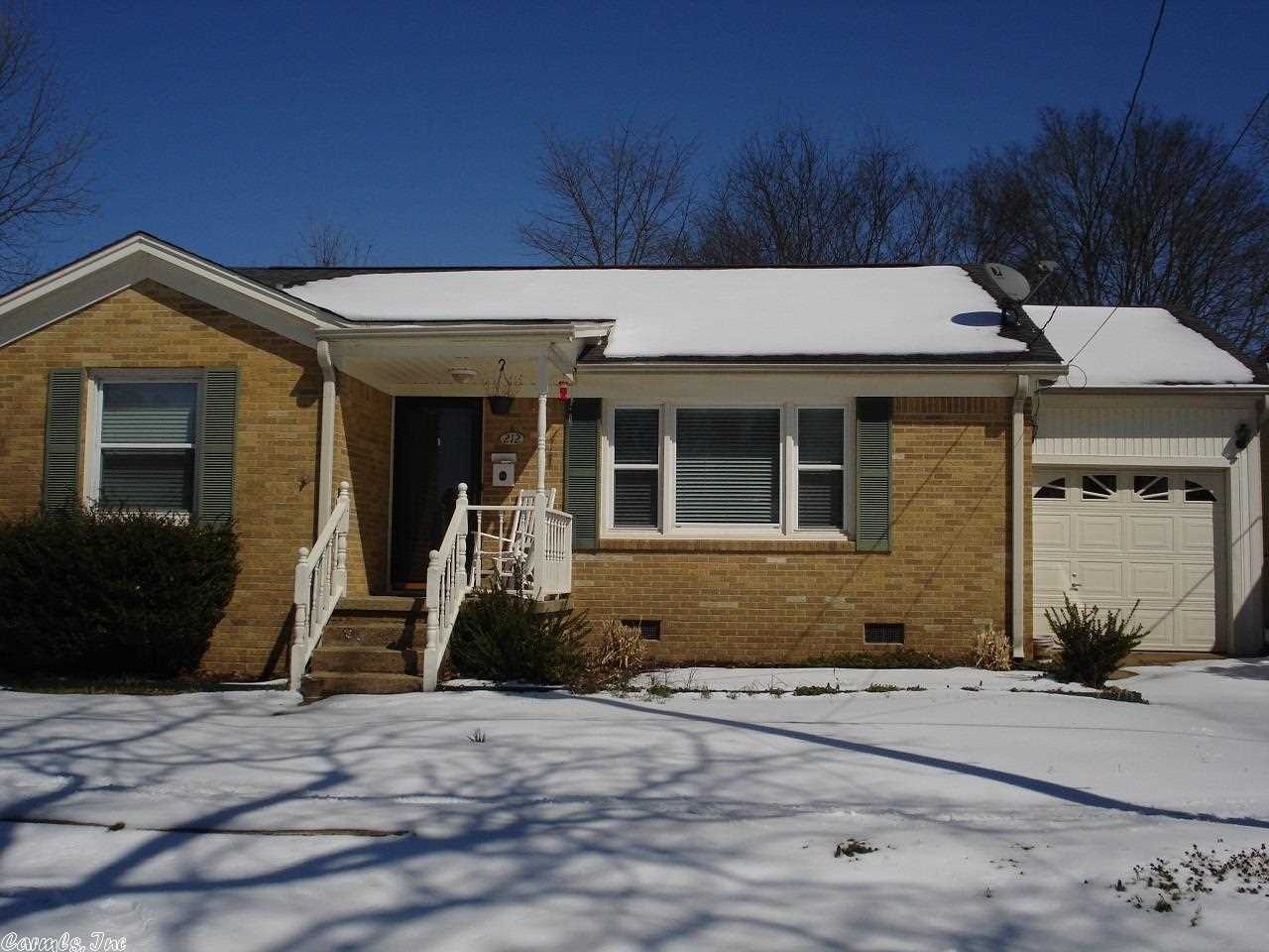 Doll house!! Walking distance to UALR Benton Campus. Loads of style. Nice hardwood floors, updated bathroom and kitchen. Nice laundry room, single car garage, gutters, privacy fenced backyard. HVAC replaced in 2009. This one has everything you need at a price you can afford! Cheaper than paying rent. Call today to schedule a showing.