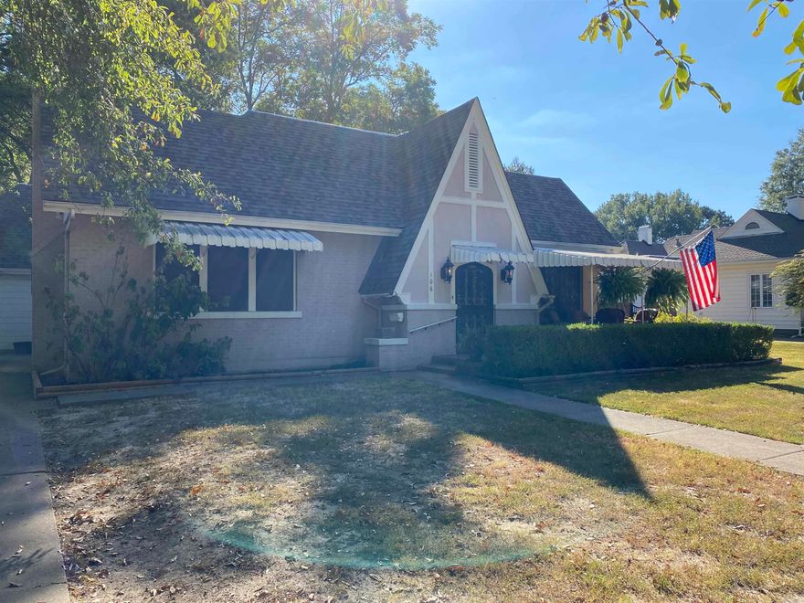 Come take a look at this gorgeous older home. This house features 3 Bed 1.5 bath on a nice size lot. Has a new roof and a big backyard.  Agent owned property