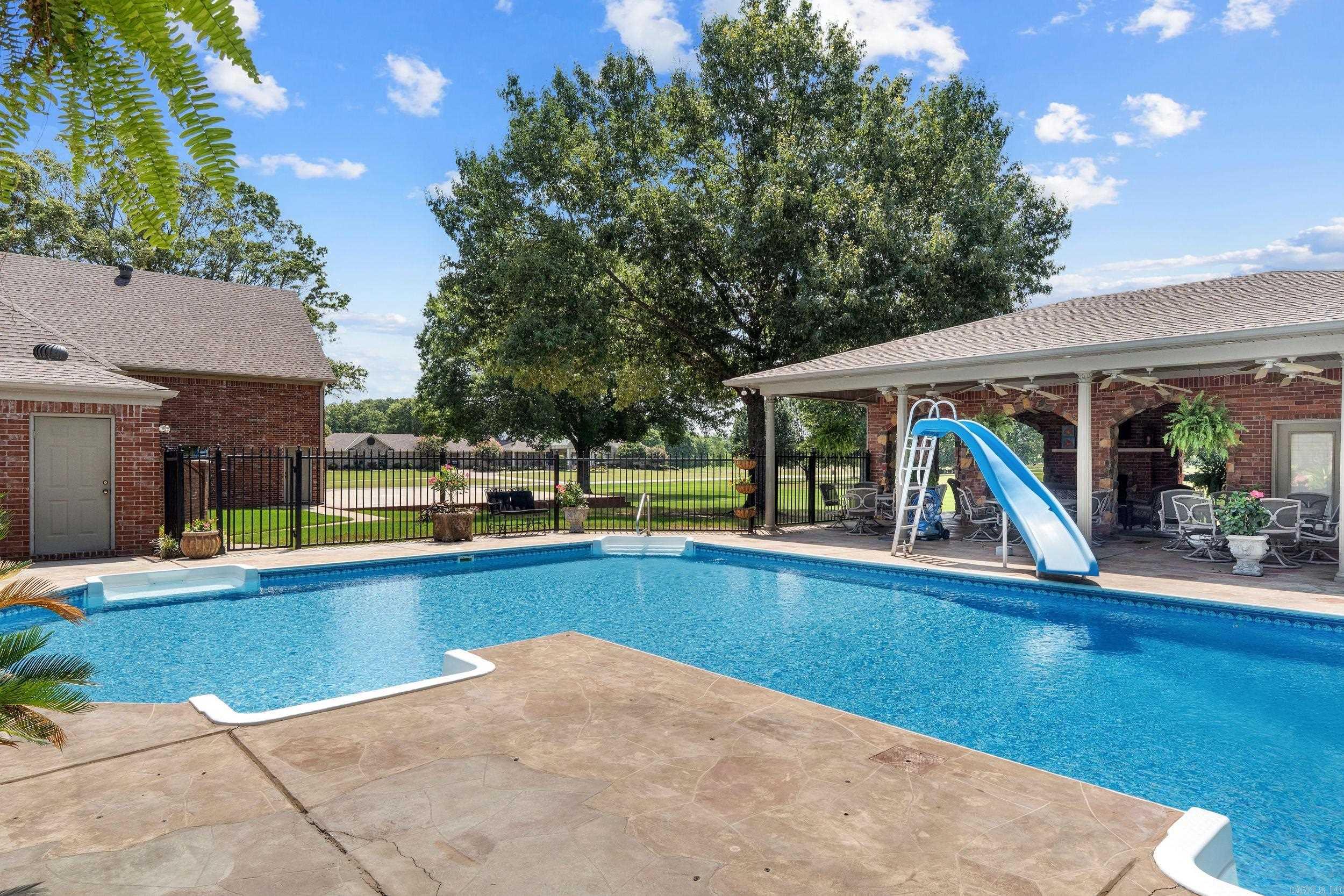 WESTIN ESTATES - Residential