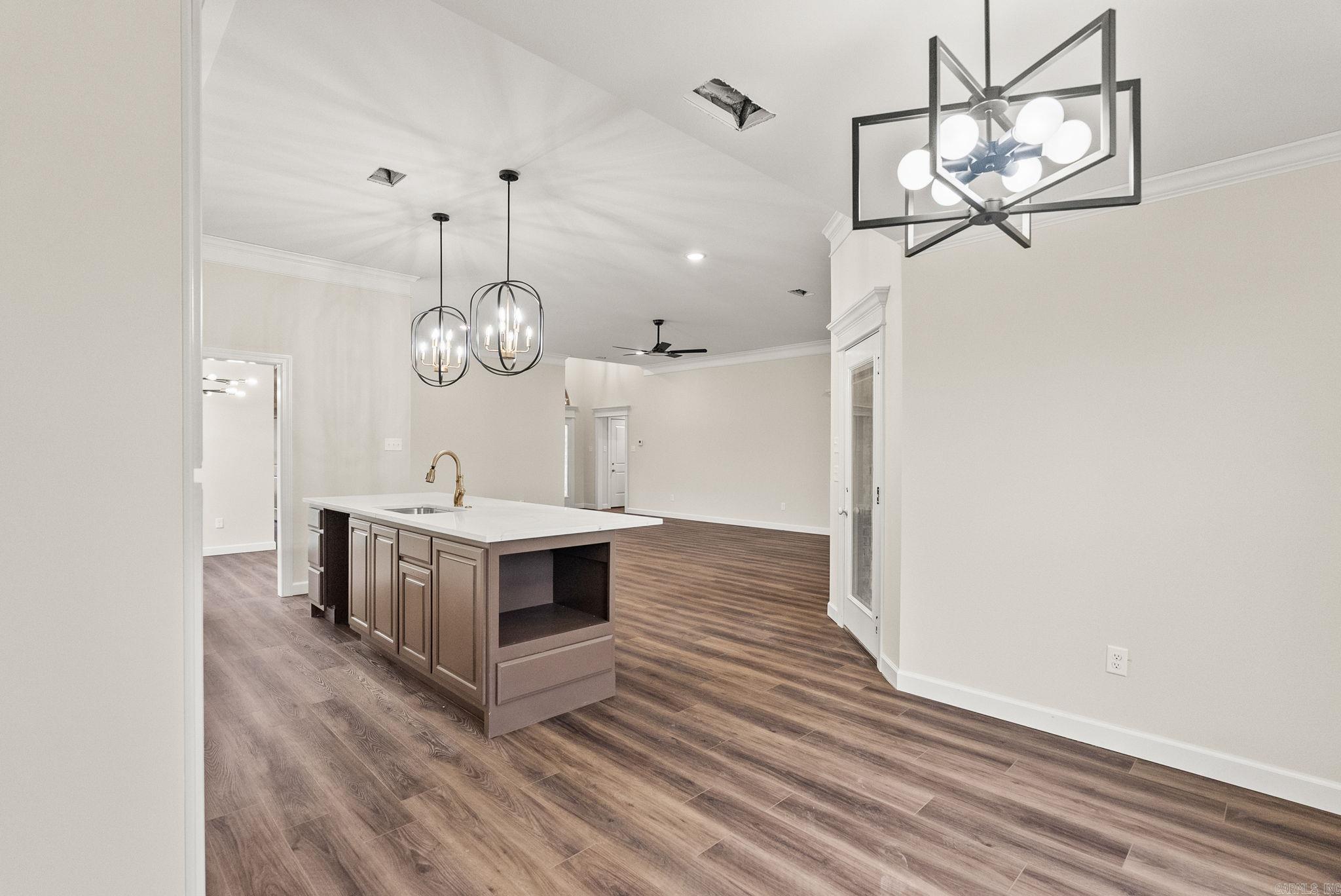 COUNTRY CLUB OF ARK THE - Residential