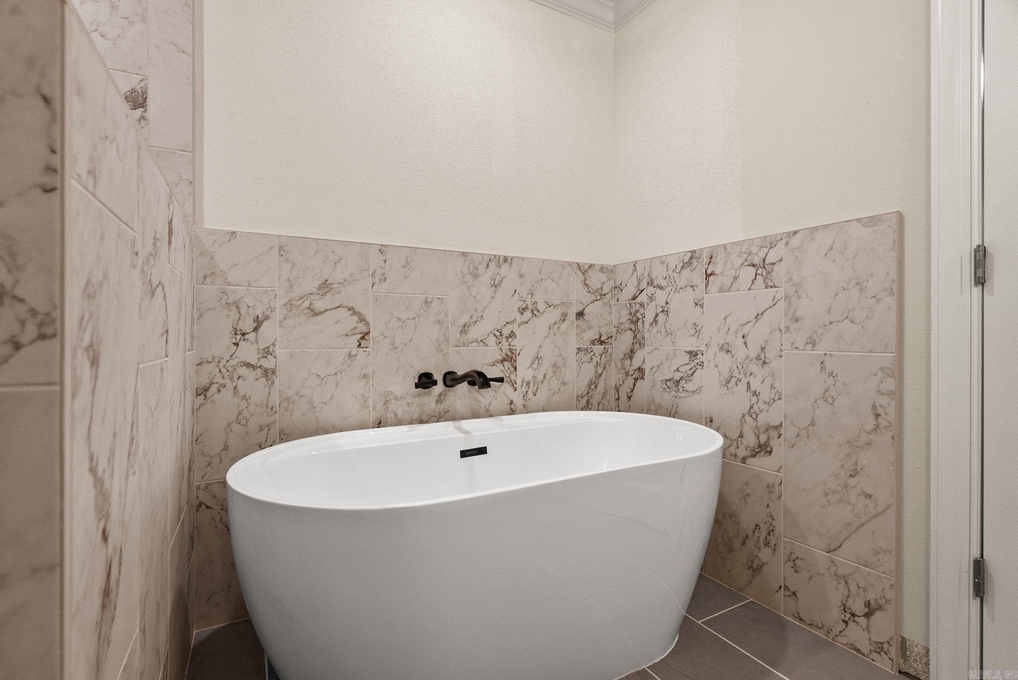 COUNTRY CLUB OF ARK THE - Residential