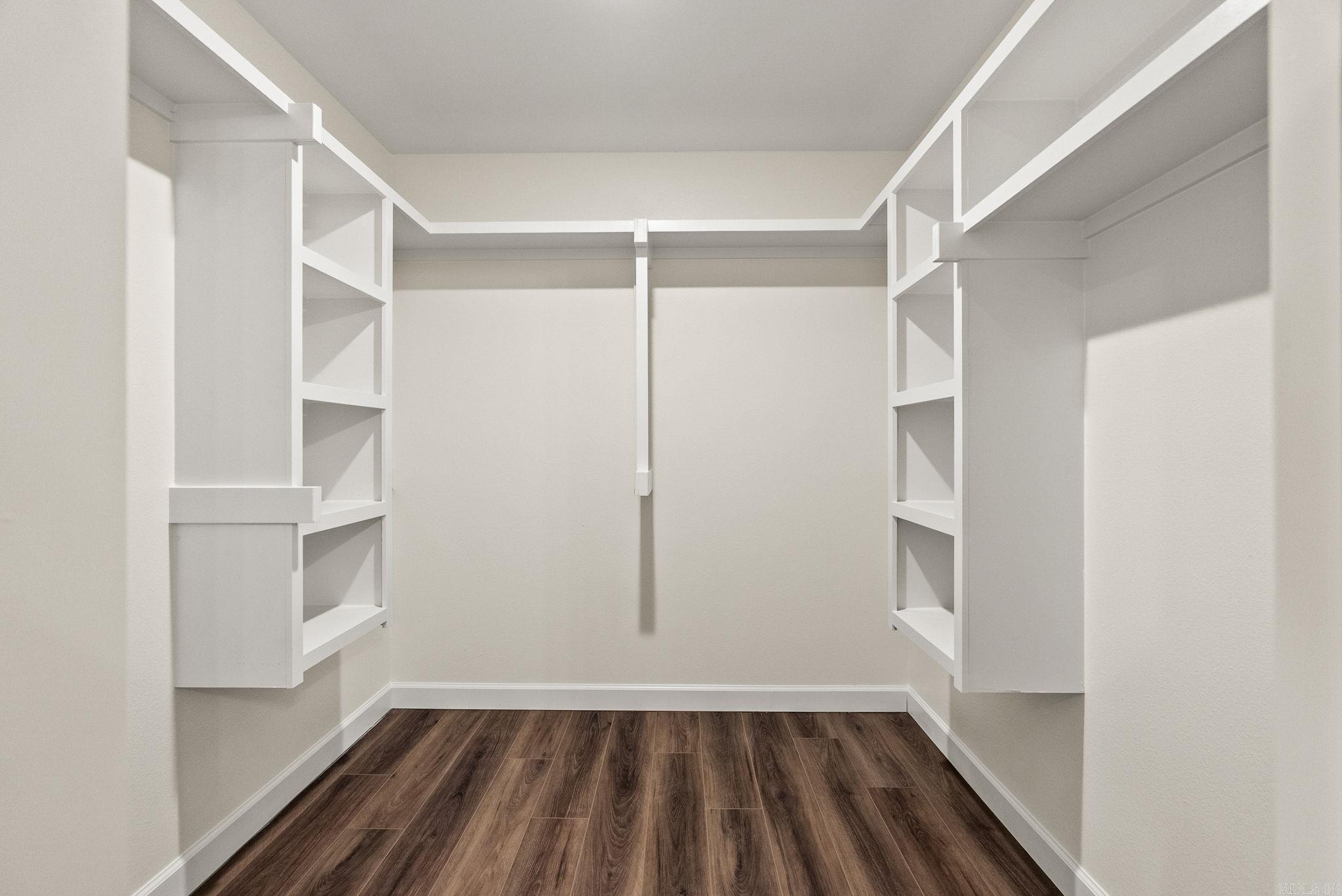 COUNTRY CLUB OF ARK THE - Residential