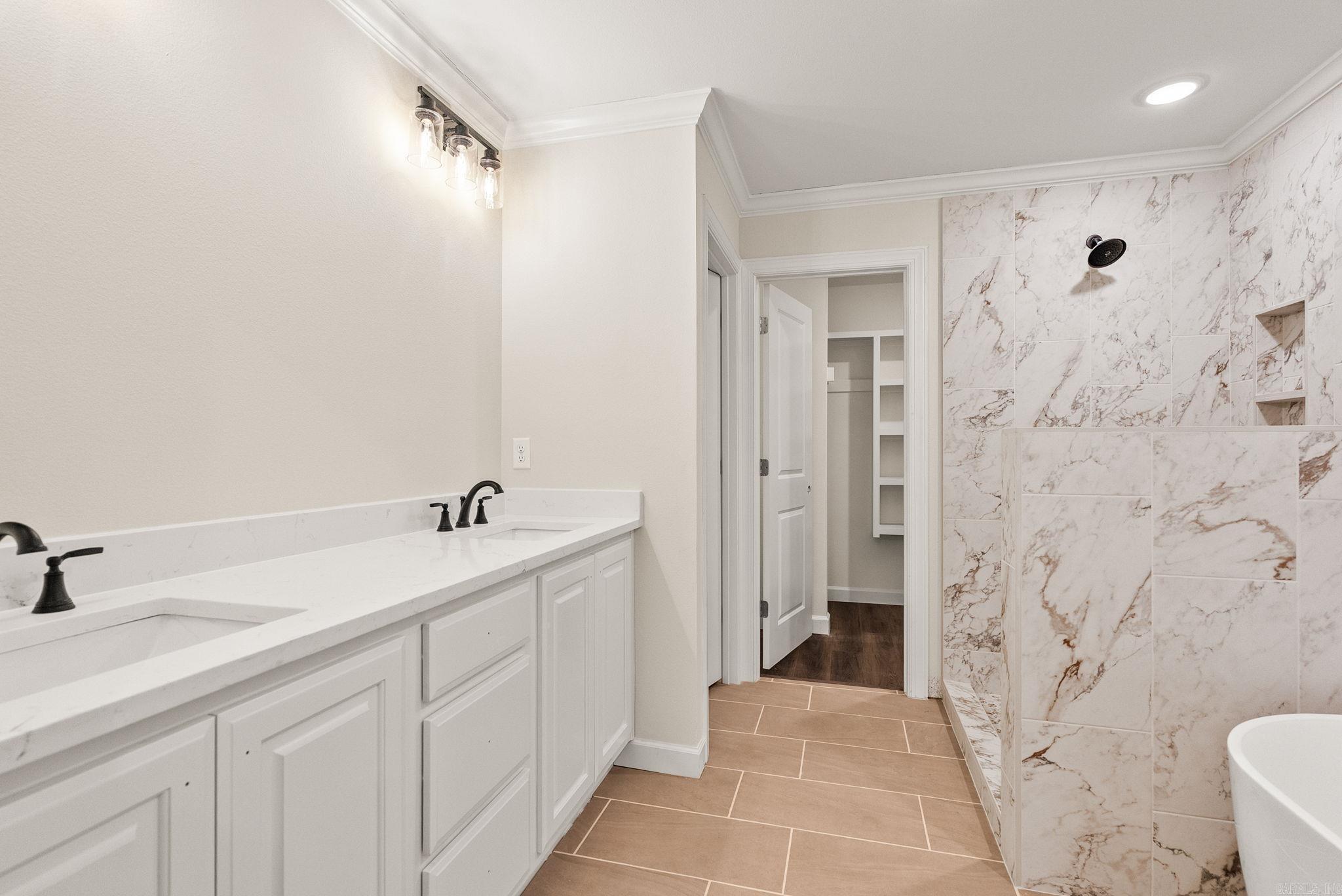 COUNTRY CLUB OF ARK THE - Residential