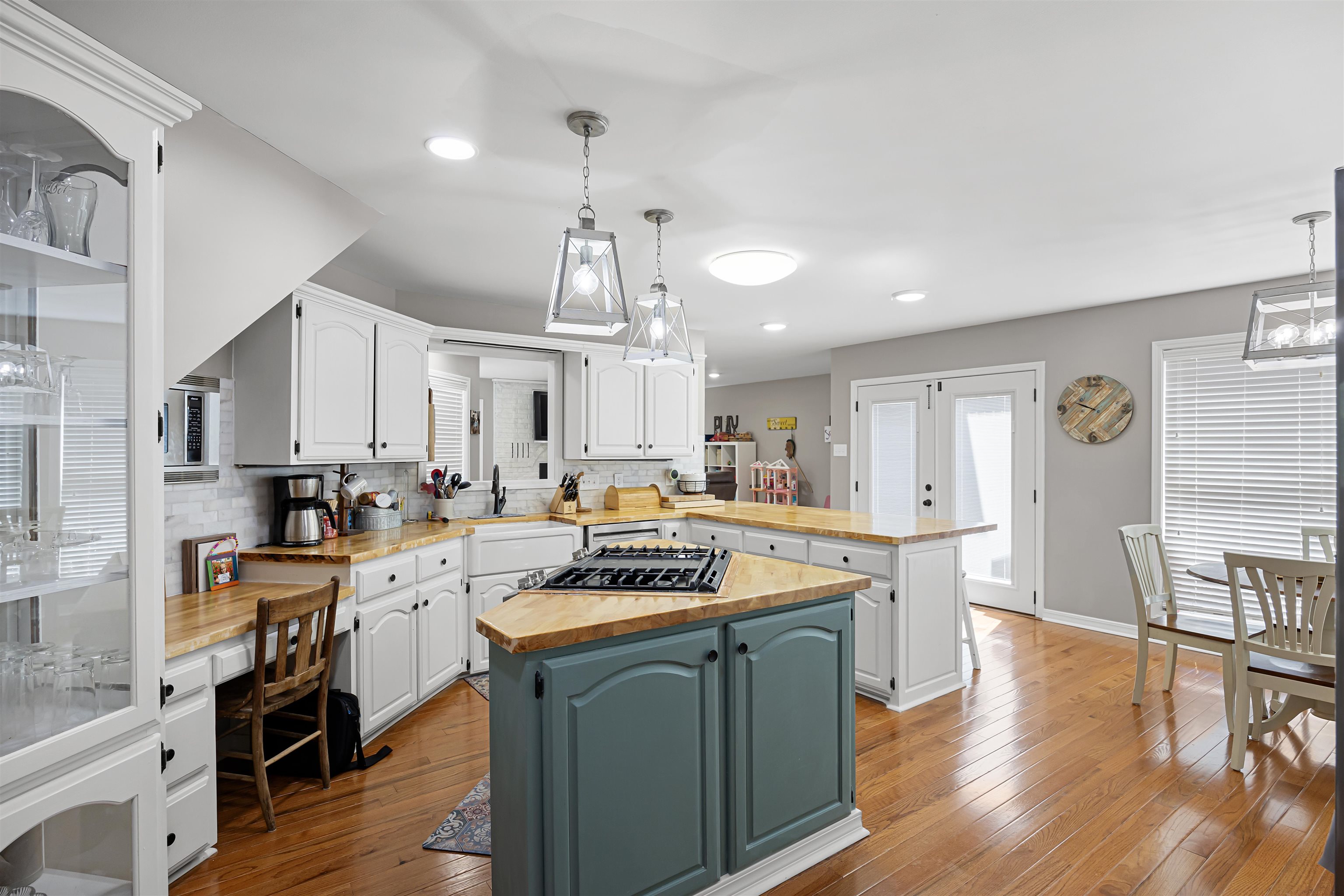 LANDS END - Residential