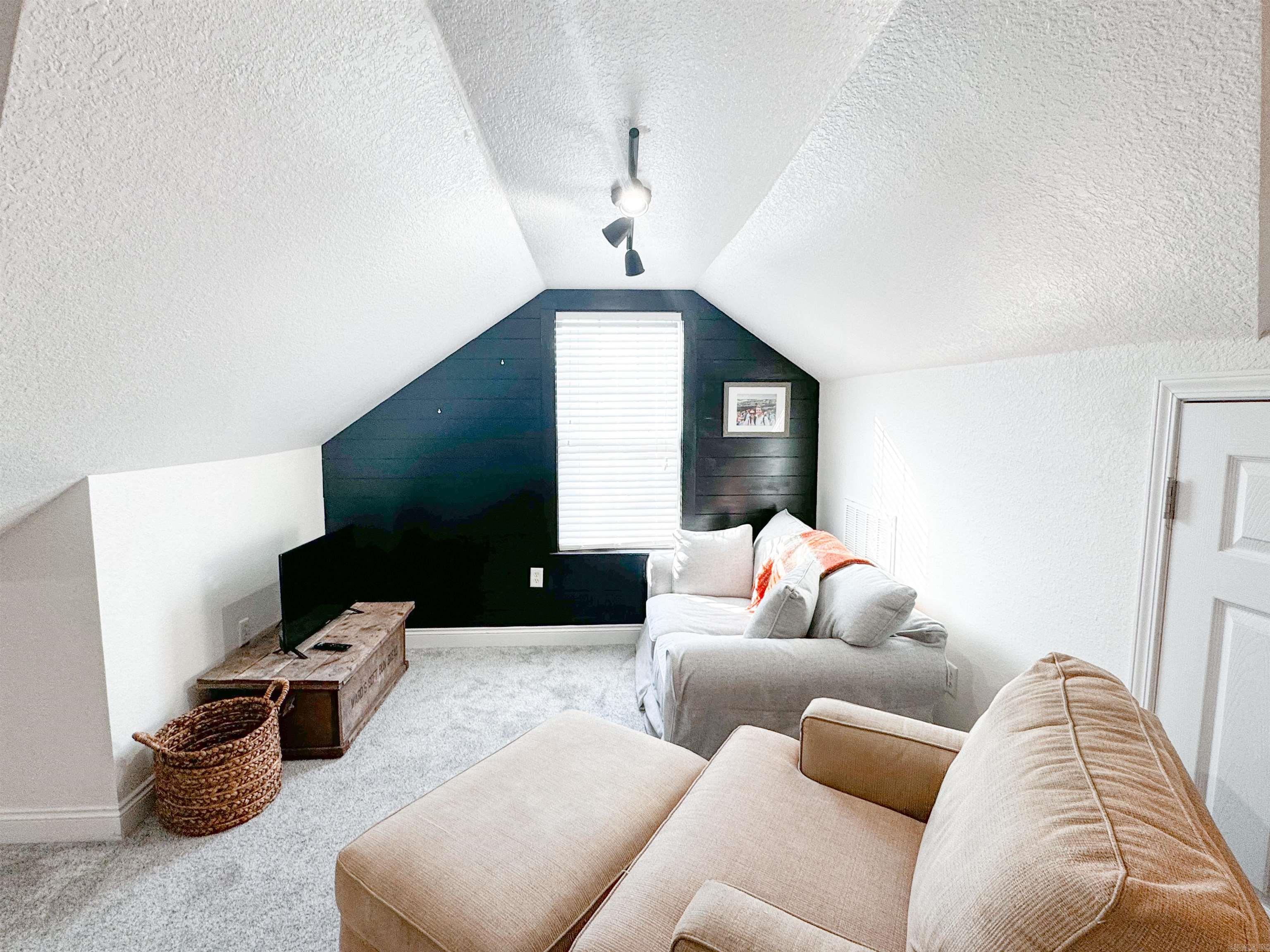 ROLLING MEADOWS (UNREC) - Residential