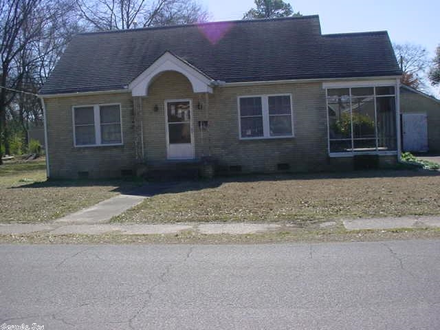 Cute three bedroom one bath brick home! Formal living and dining rooms, kitchen w/appliances, screened in porch, detached garage w/workshop. With a little work, this one would have potential. Agent remark.