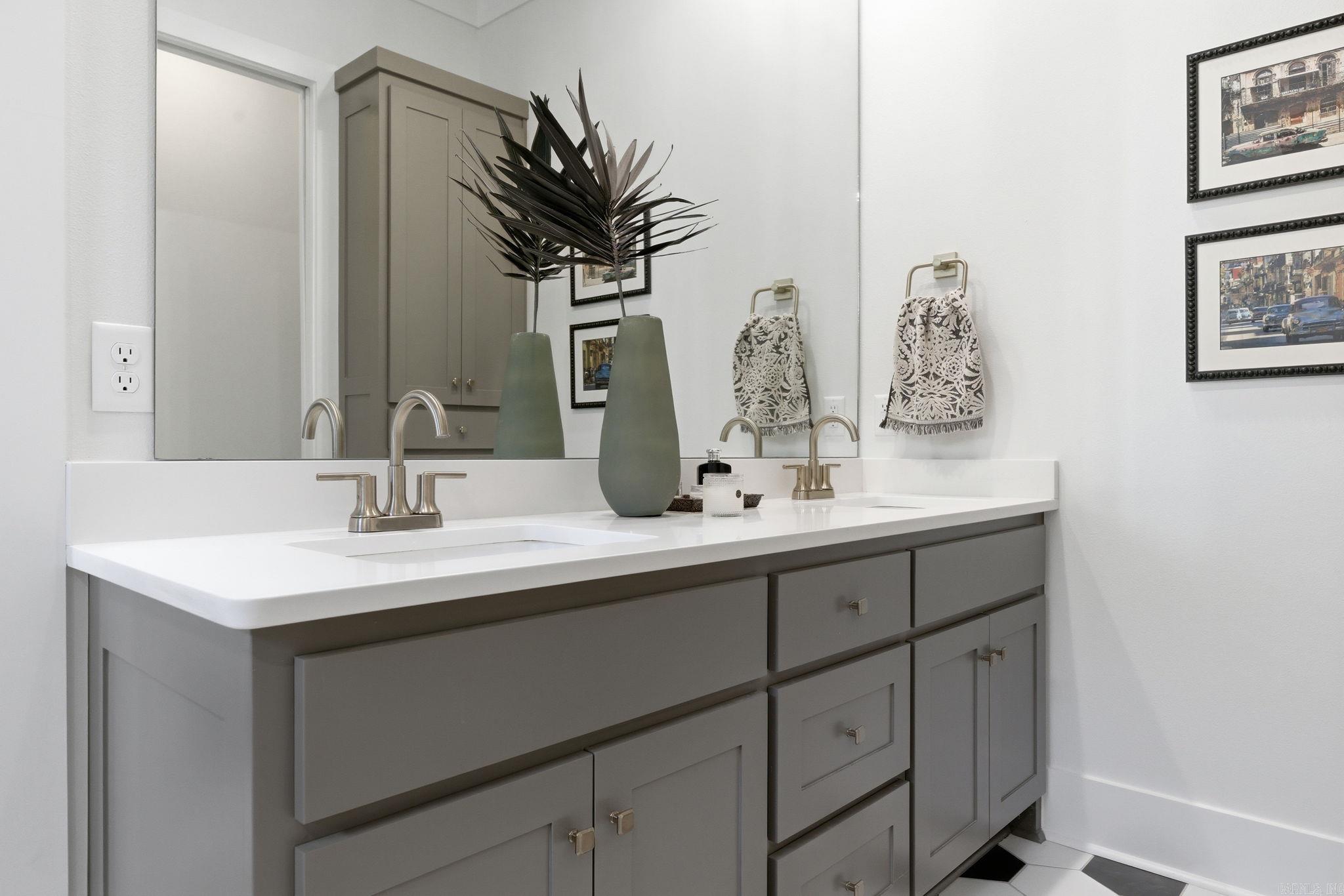 MIDTOWN BRYANT - Residential