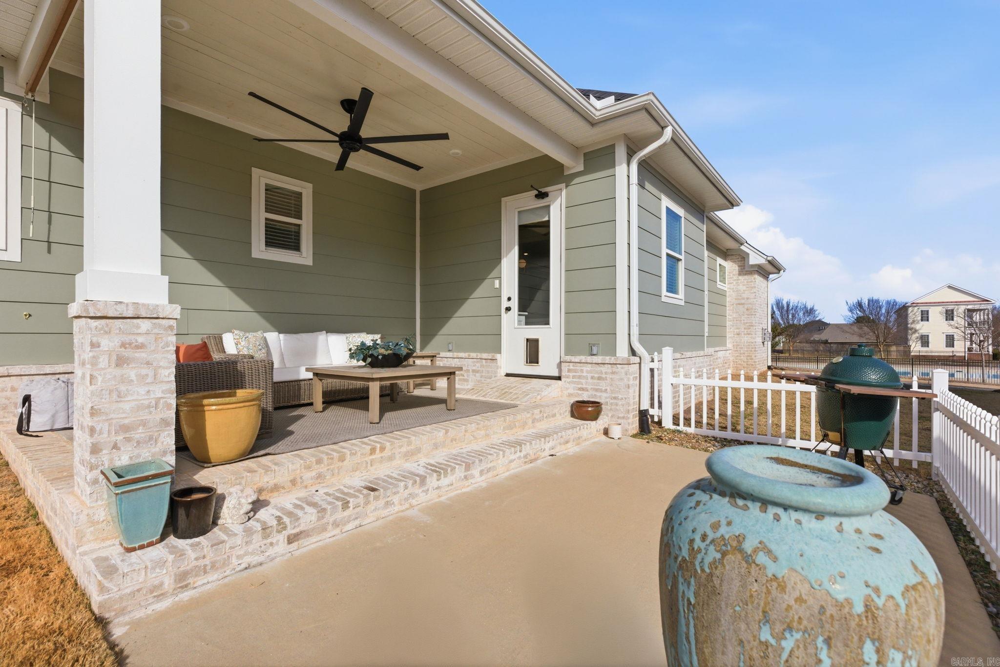 MIDTOWN BRYANT - Residential