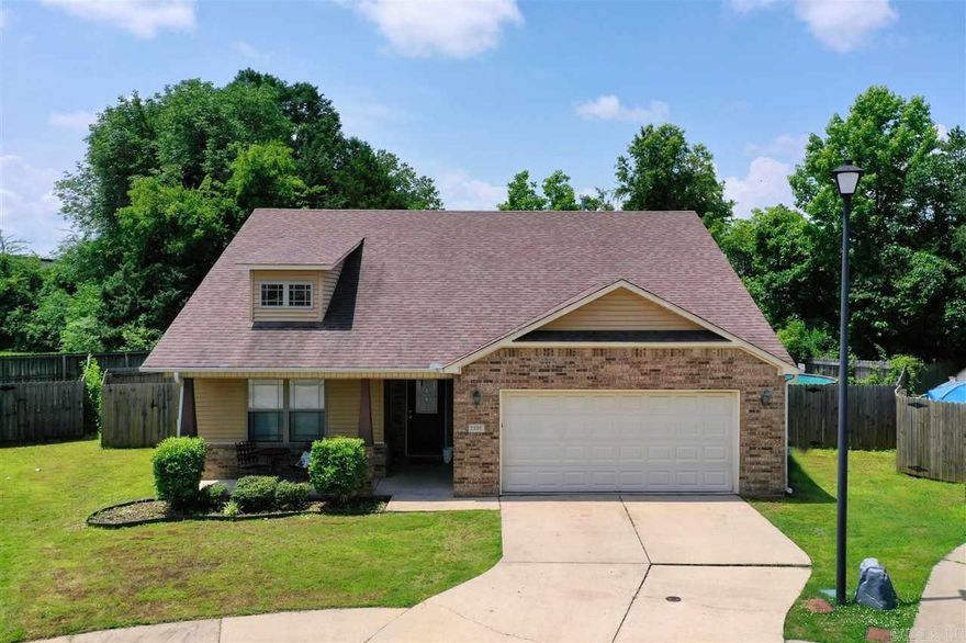 Beautiful 3 bed 2 bath one level home located right inside city limits. Fenced in back yard with a well maintained above ground pool. Close to shopping, restaurants, and interstate. See agent remarks.