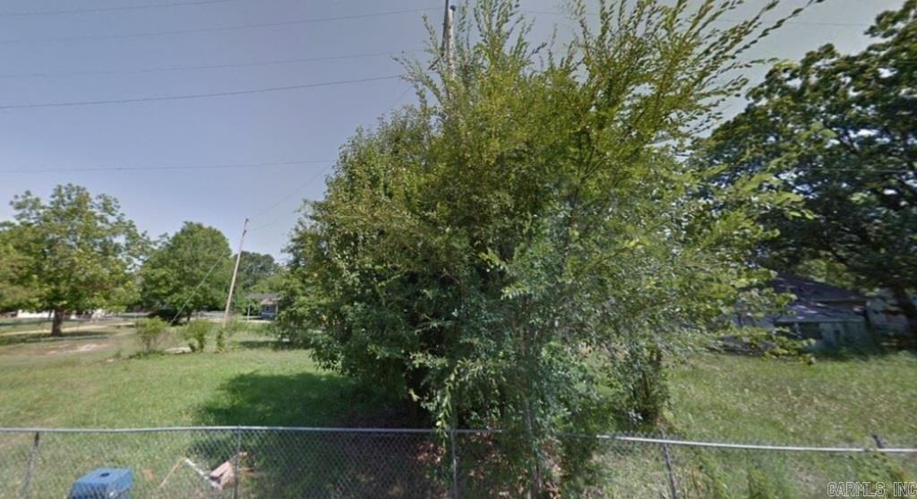 Place a new home or manufactured home on this .25 (+/-) acre lot in East Camden of Ouachita County. It is just Northeast of Camden with other amenities and just North of the Louisiana border. Property conveys with a Limited Warranty Deed. Owner financing is available. Call or text today for more information.
