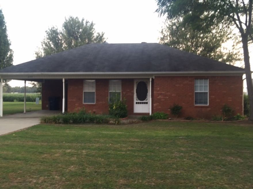 Nice clean and neat as a pin describes this house