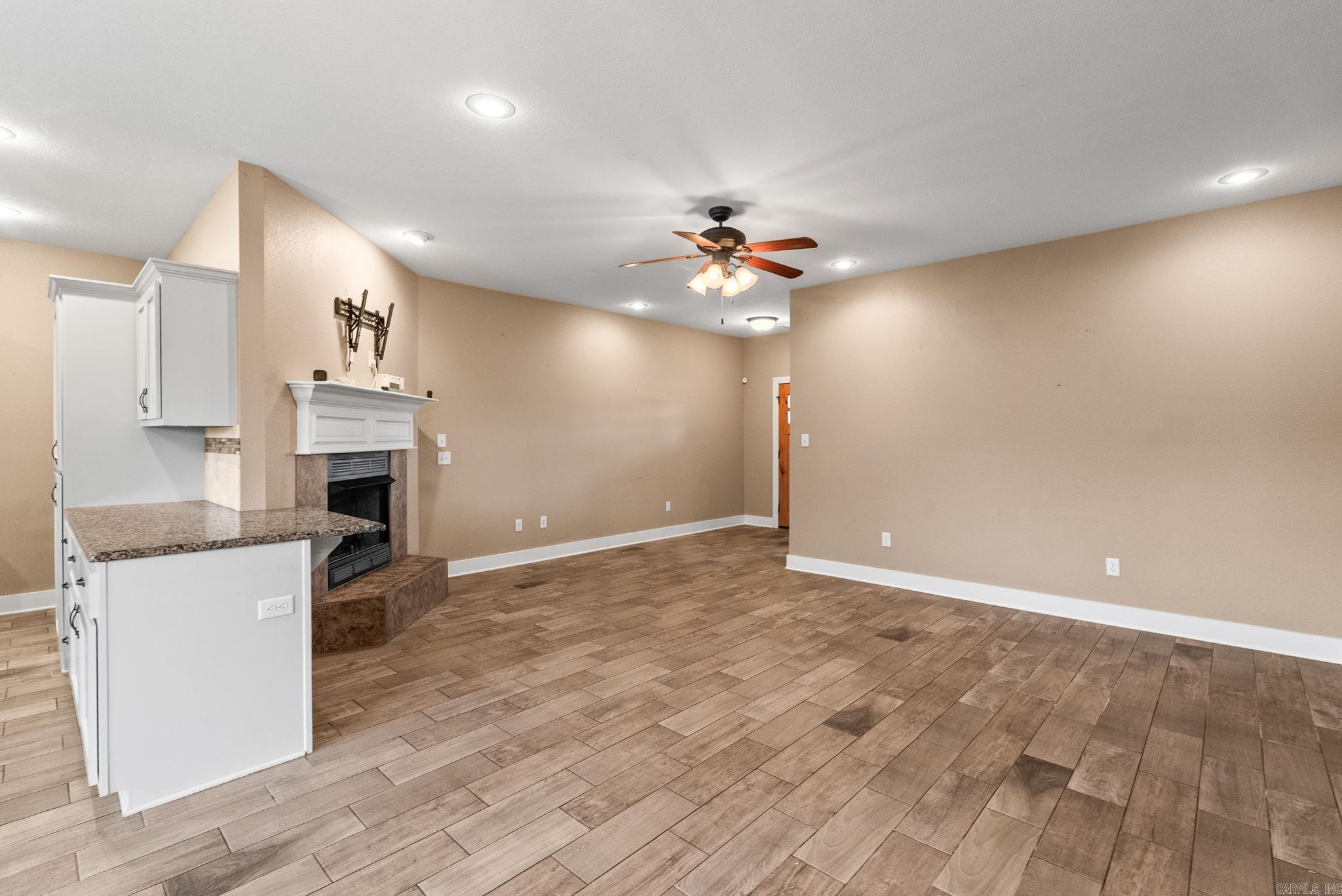 JEWELS ESTATES - Residential