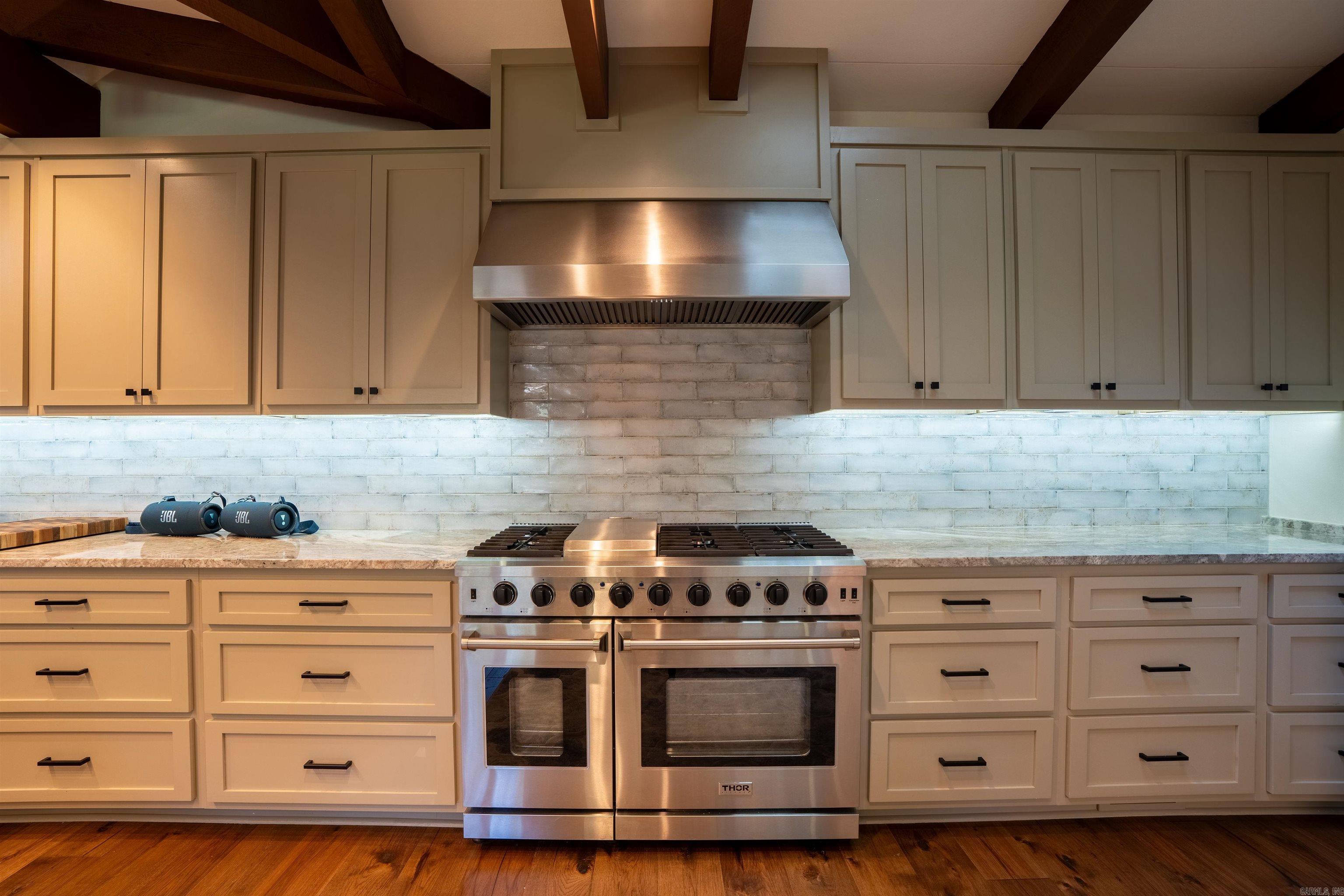 BRIARCLIFF - LAKE - Residential