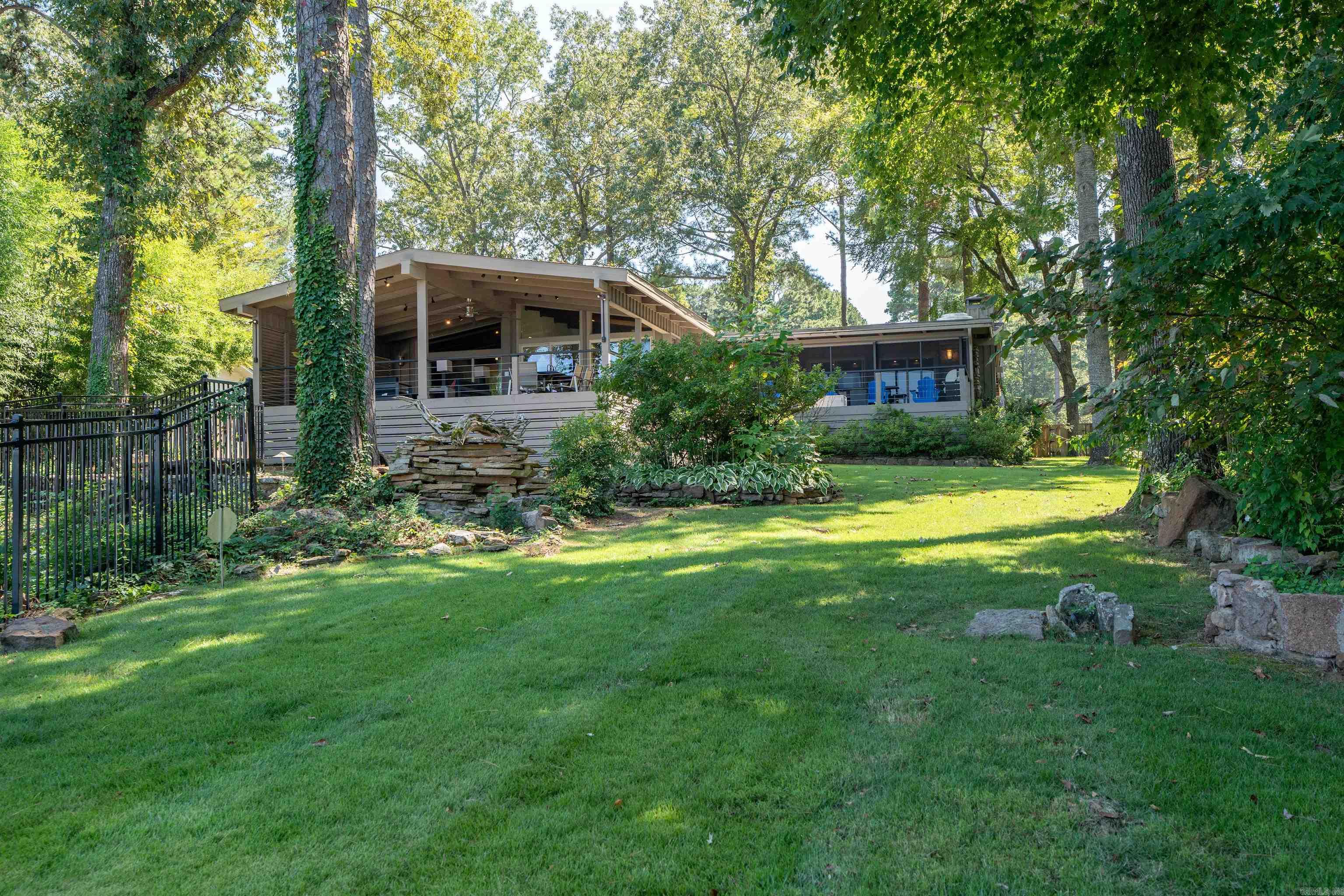 BRIARCLIFF - LAKE - Residential