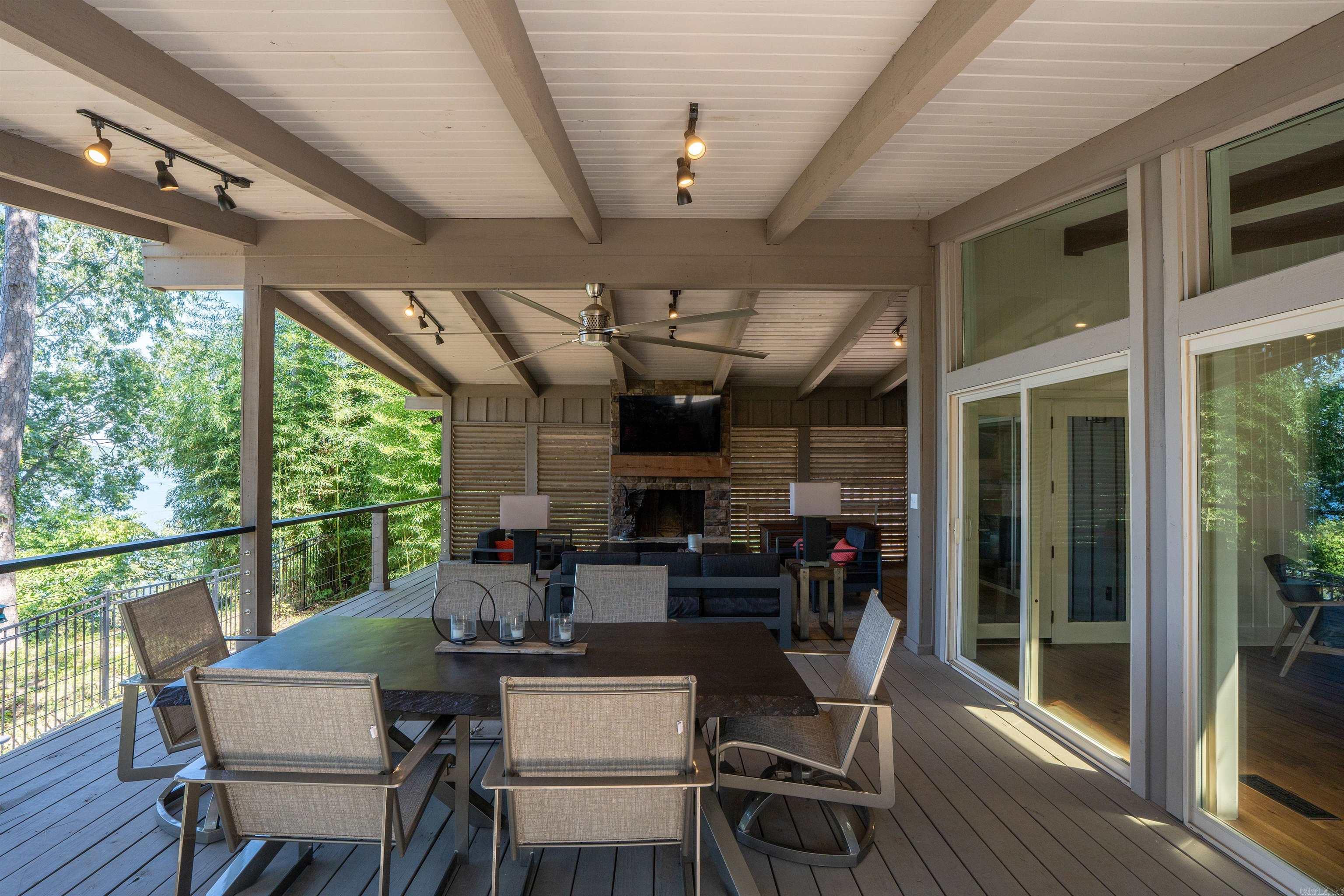 BRIARCLIFF - LAKE - Residential