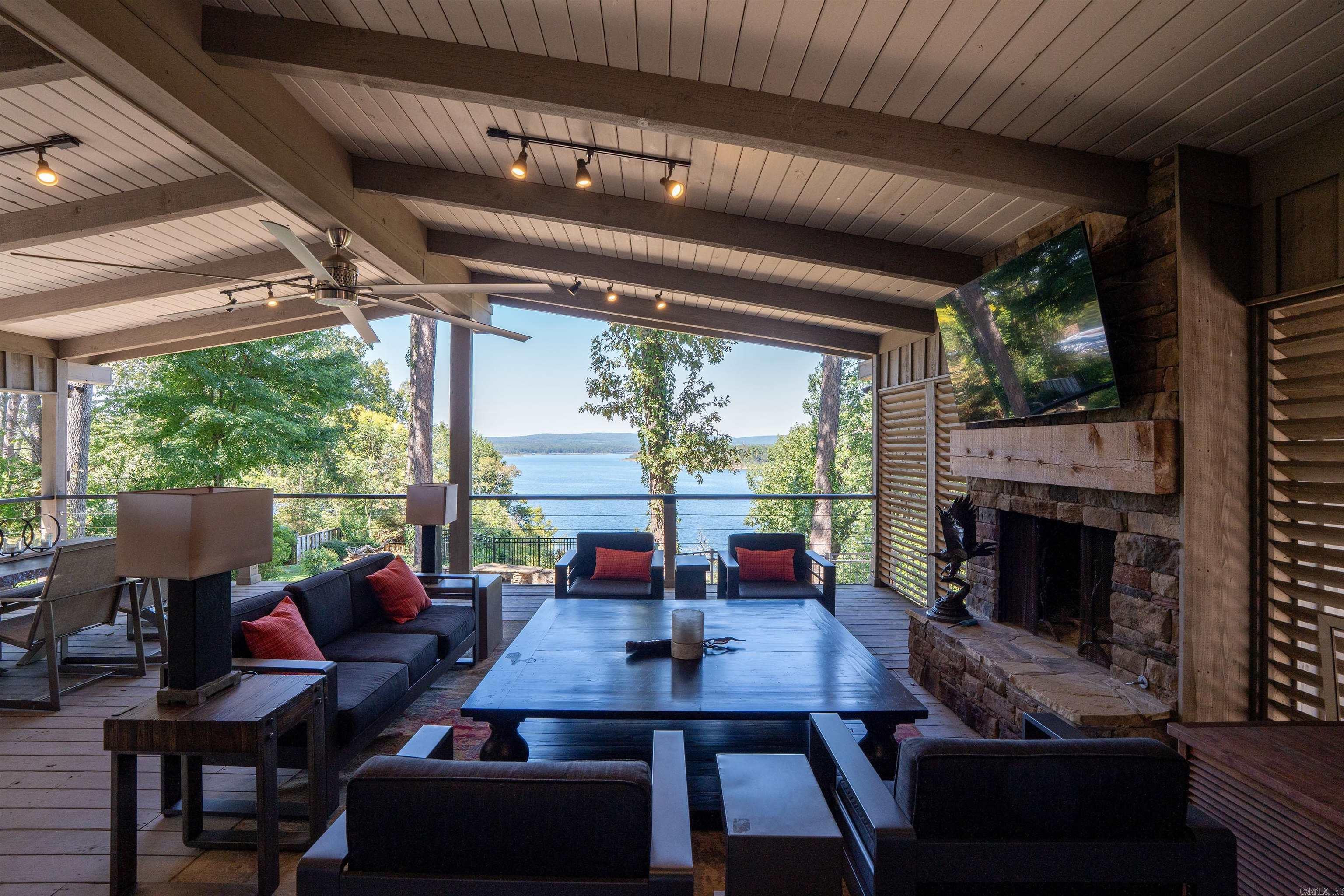 BRIARCLIFF - LAKE - Residential