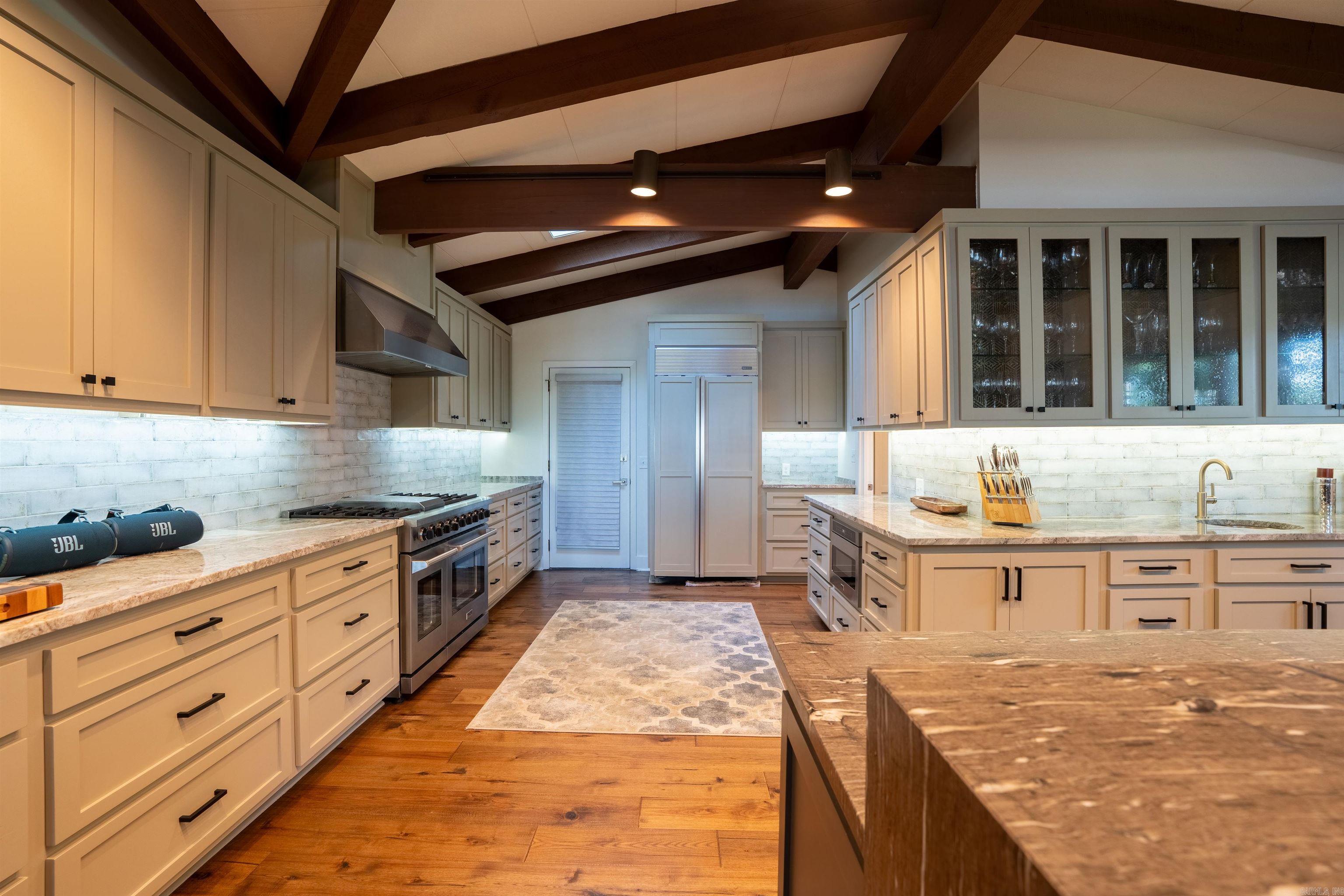 BRIARCLIFF - LAKE - Residential