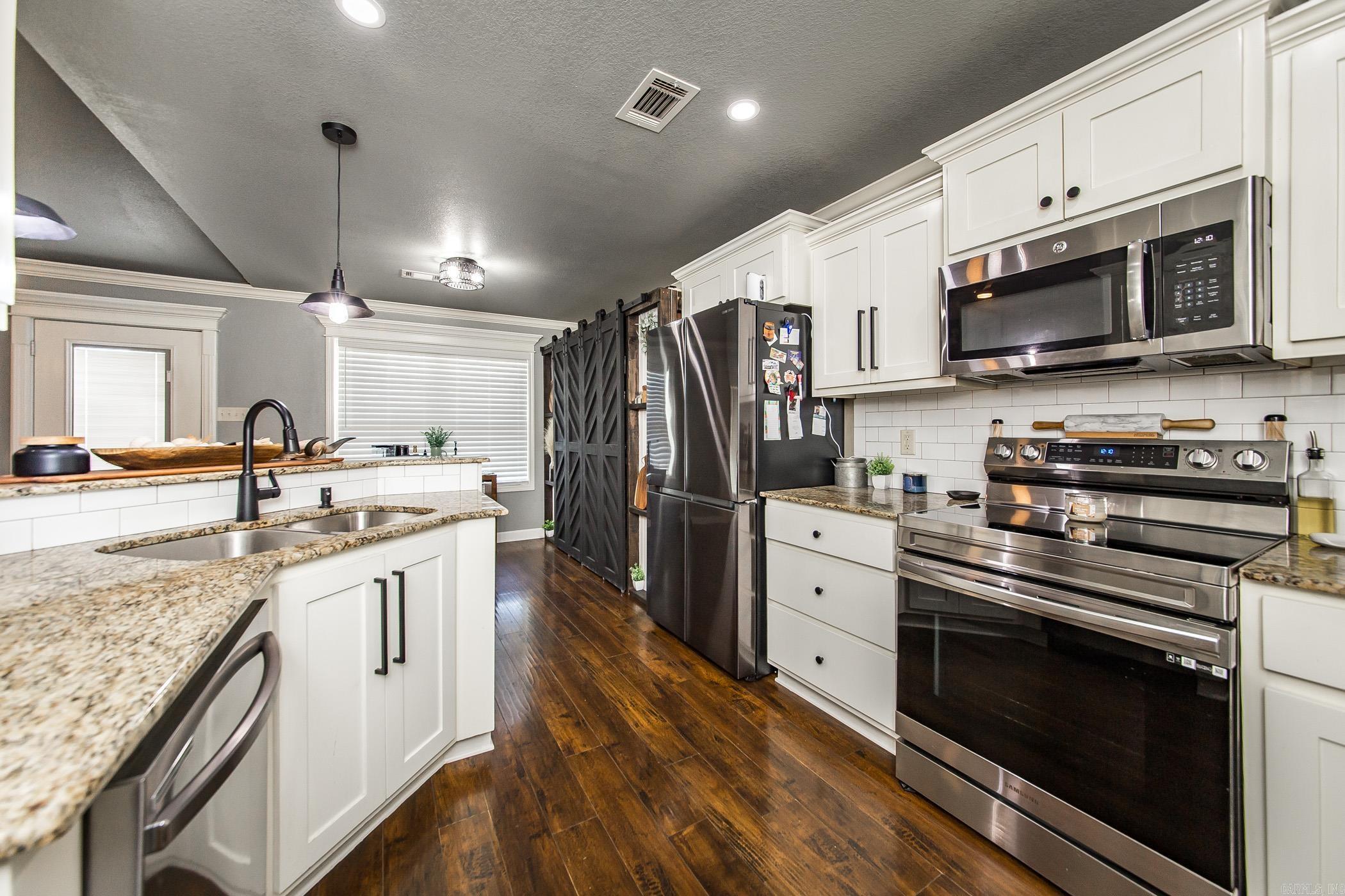 CROSS CREEK - Residential