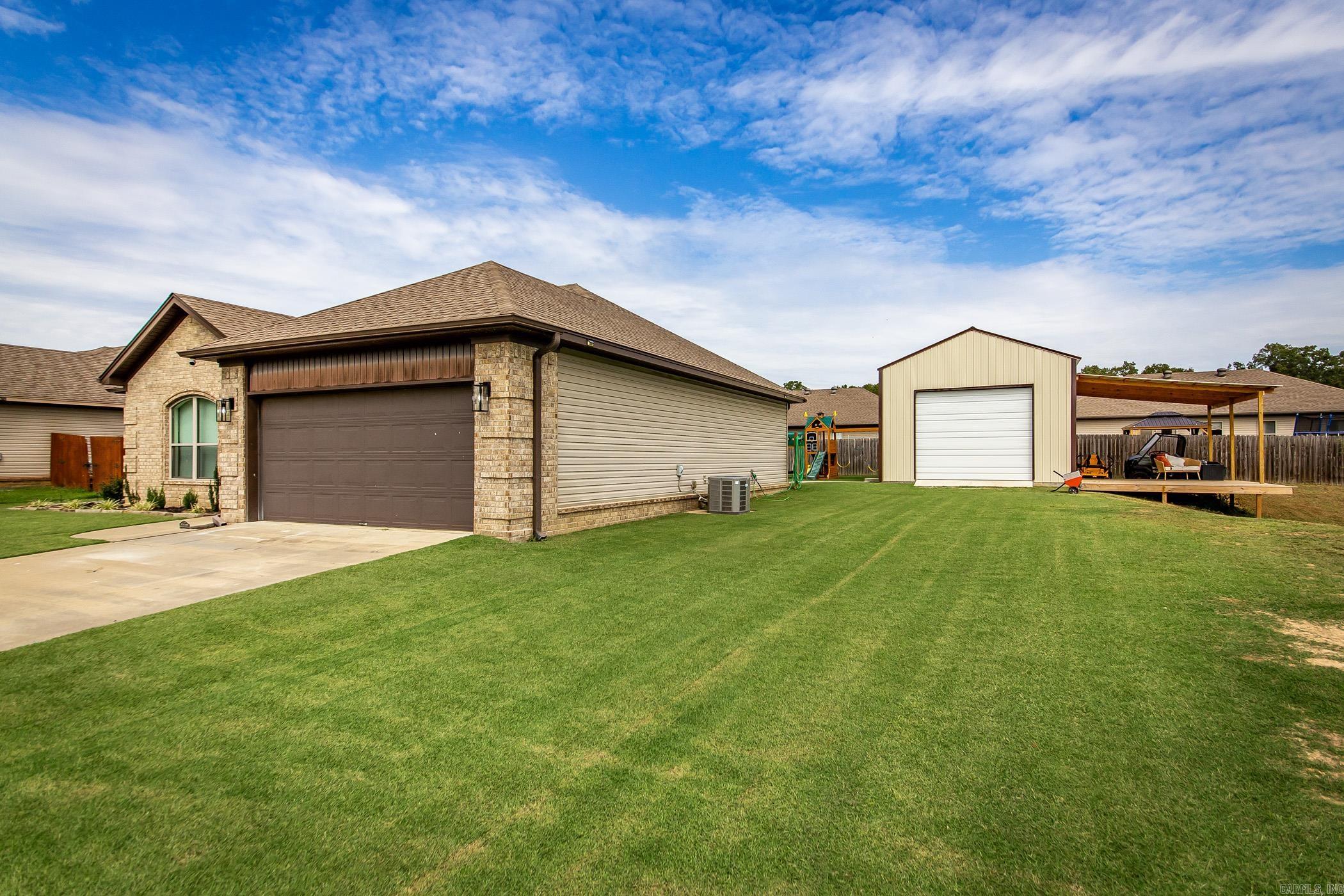 CROSS CREEK - Residential