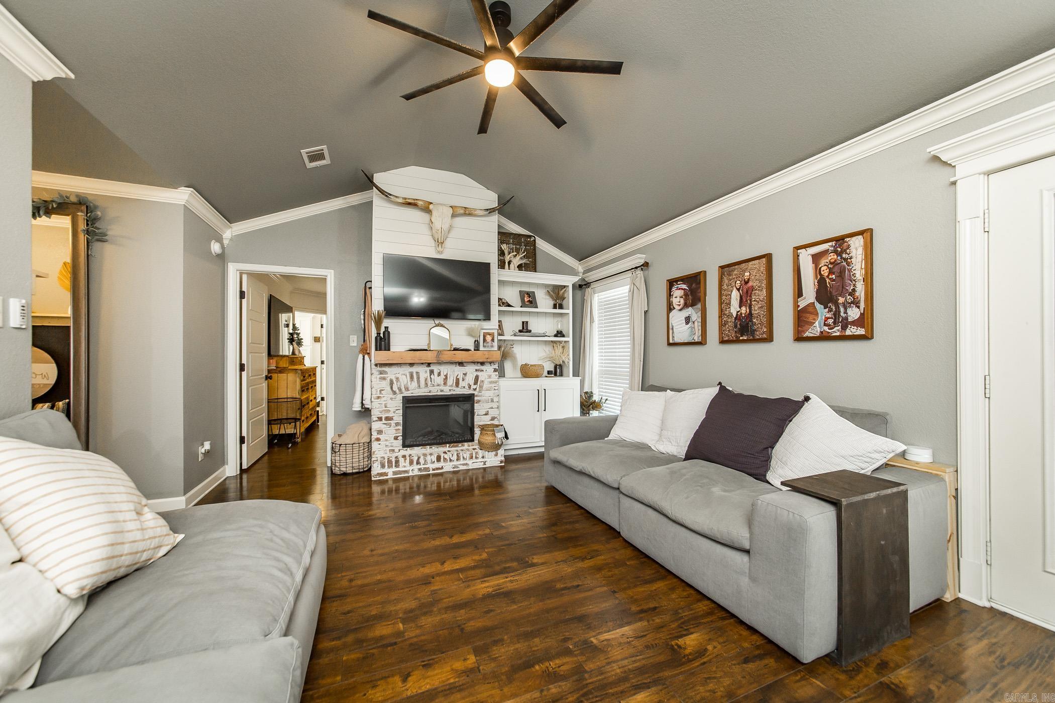 CROSS CREEK - Residential