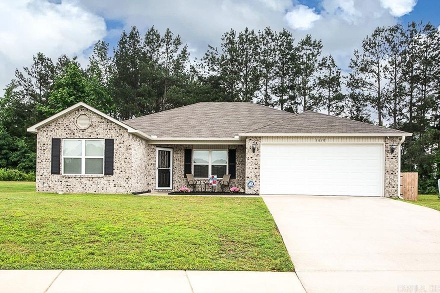 Imagine yourself settling into this gem of a home that’s under 5 years young and overflowing with love! You’ve got all the upgrades you could dream of in a house that truly stands out. Picture a fenced, roomy backyard where kids or pets can play safely.  The heart of the home, your kitchen, features an oversized stainless sink perfect for entertaining, not to mention a walk-in pantry! And just wait until you step into the primary suite—you’ll be amazed by the spacious layout and the abundant storage space that makes organizing a breeze. Don’t miss your chance to make this your next home. Schedule a showing today and see why this house might just be the perfect match for you! Let’s turn your house hunting into a house finding!