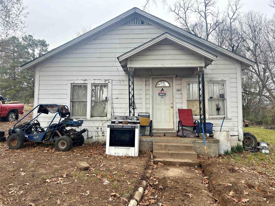 Great investment property. Fixer Upper. Presently houses renters.