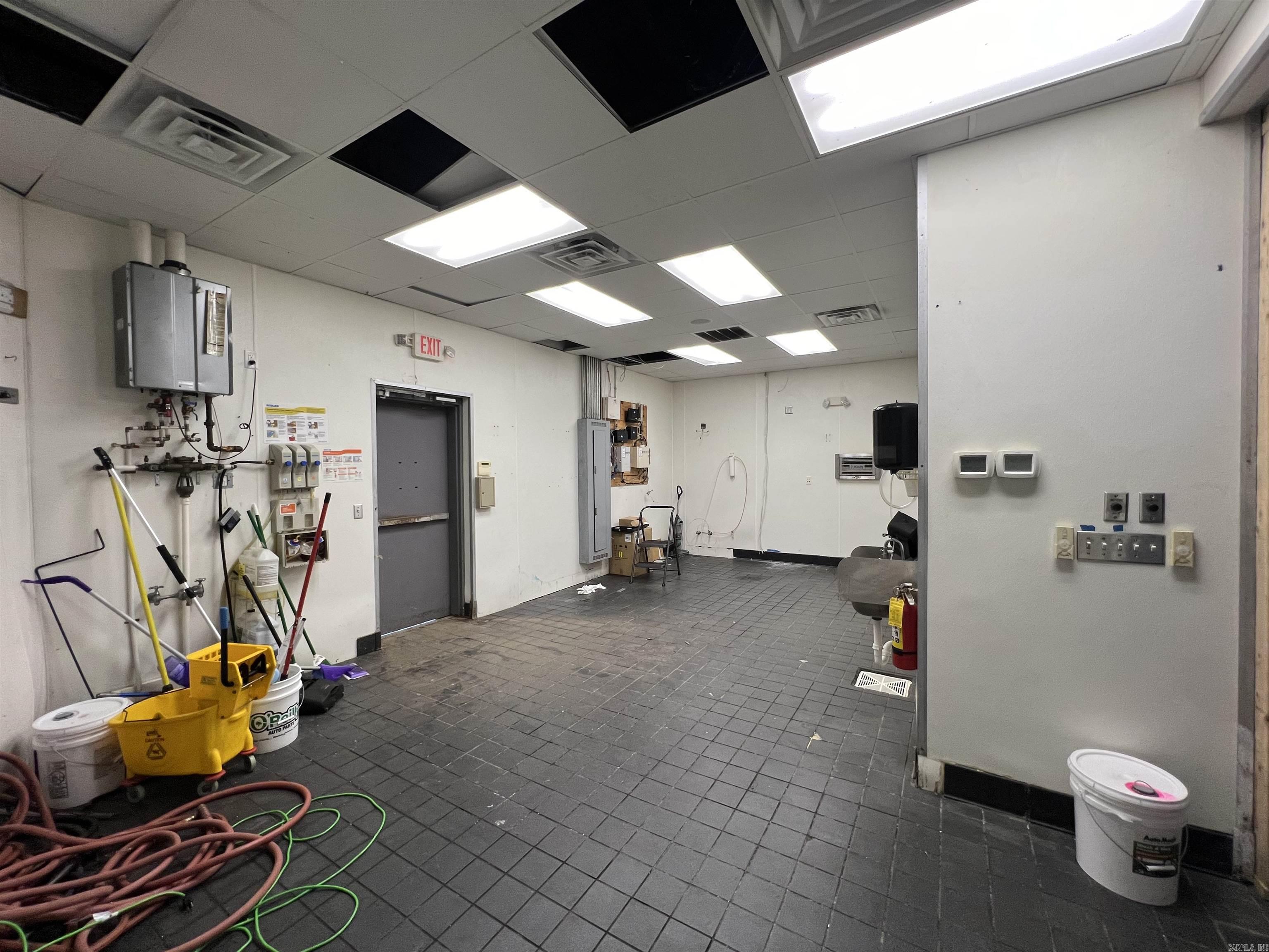 Tropical Smoothie - Commercial Lease