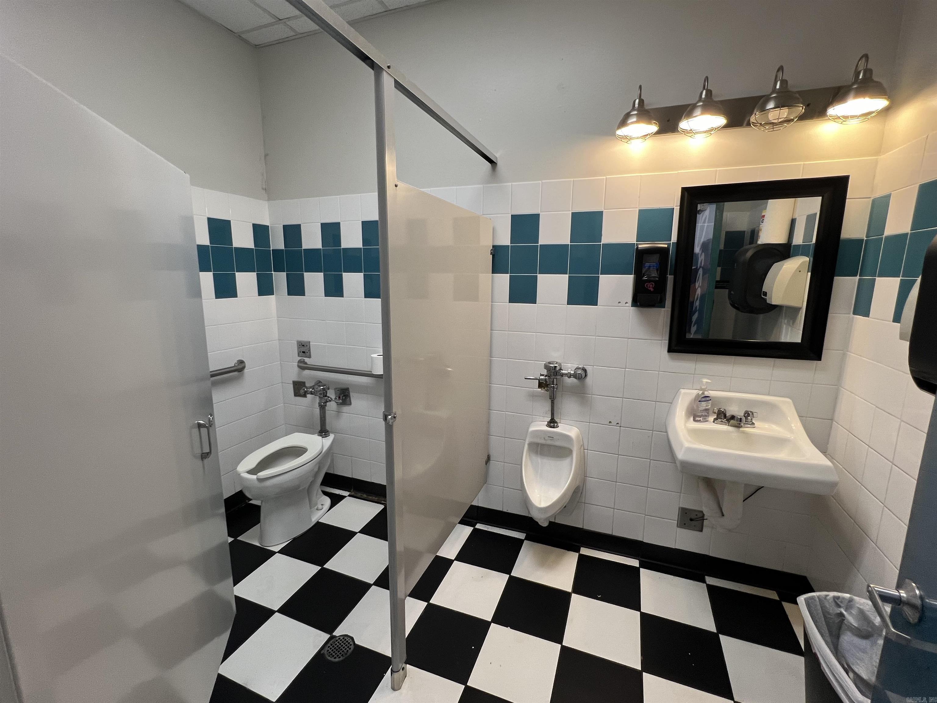 Tropical Smoothie - Commercial Lease