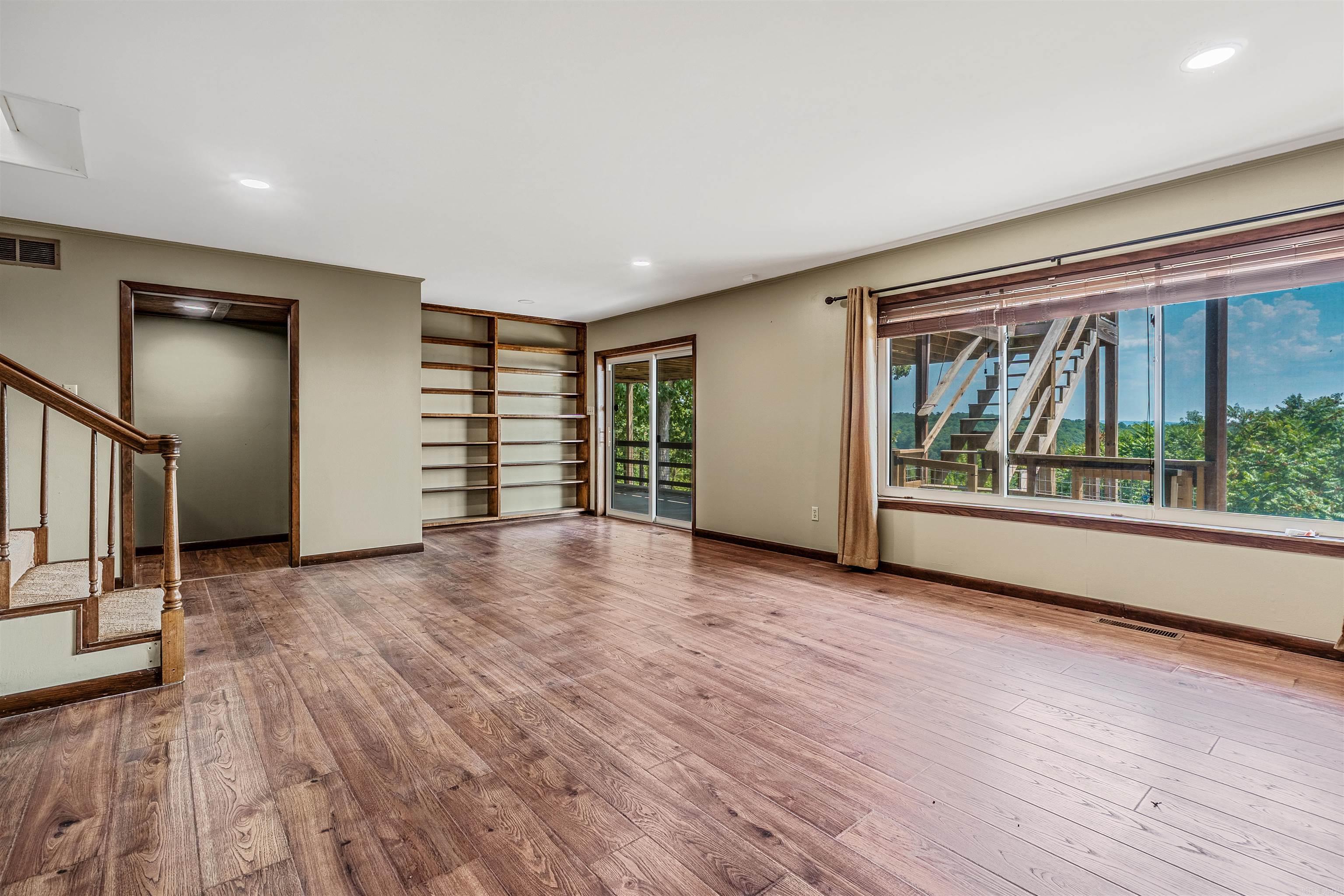 INDIAN HILLS - Residential