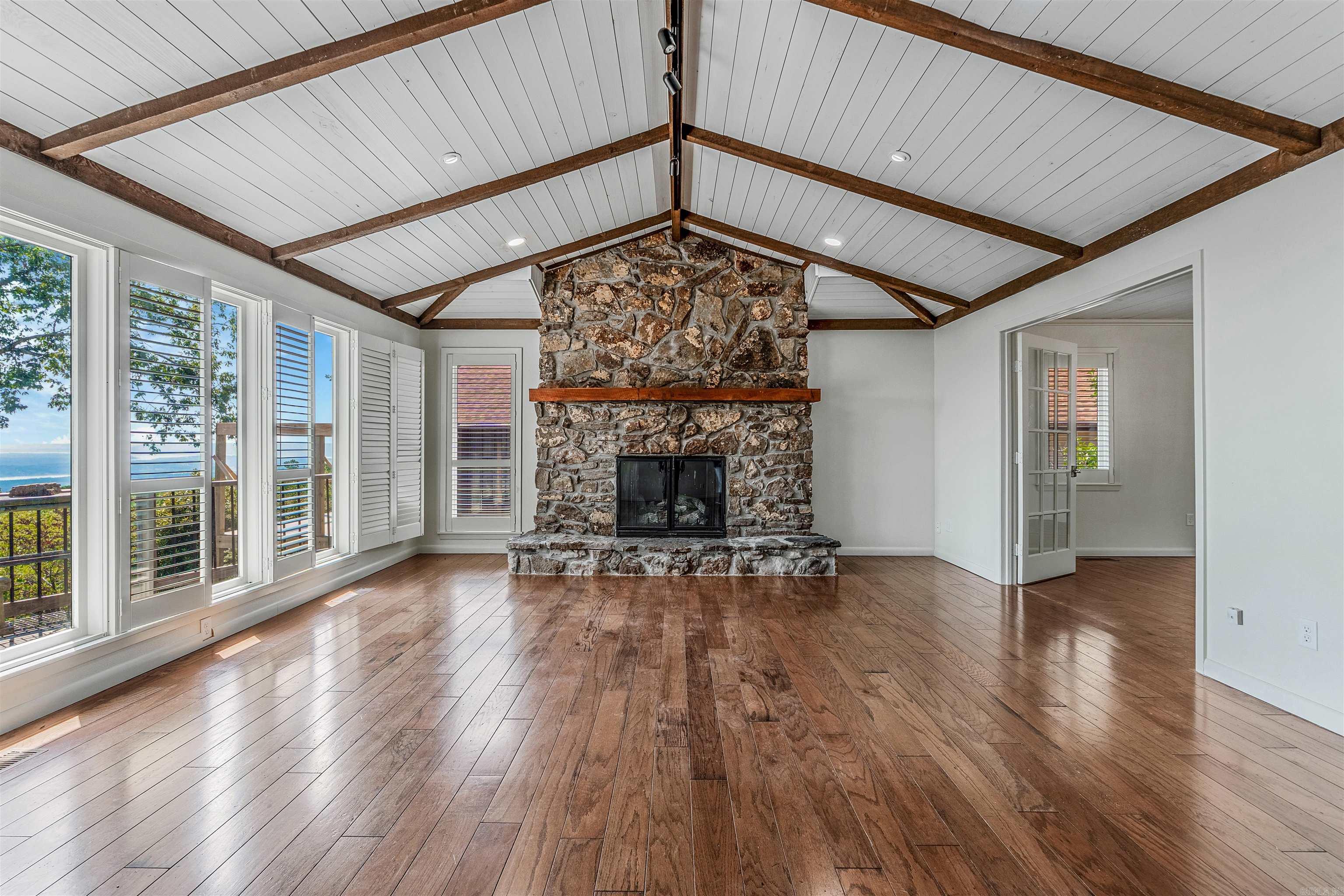 INDIAN HILLS - Residential