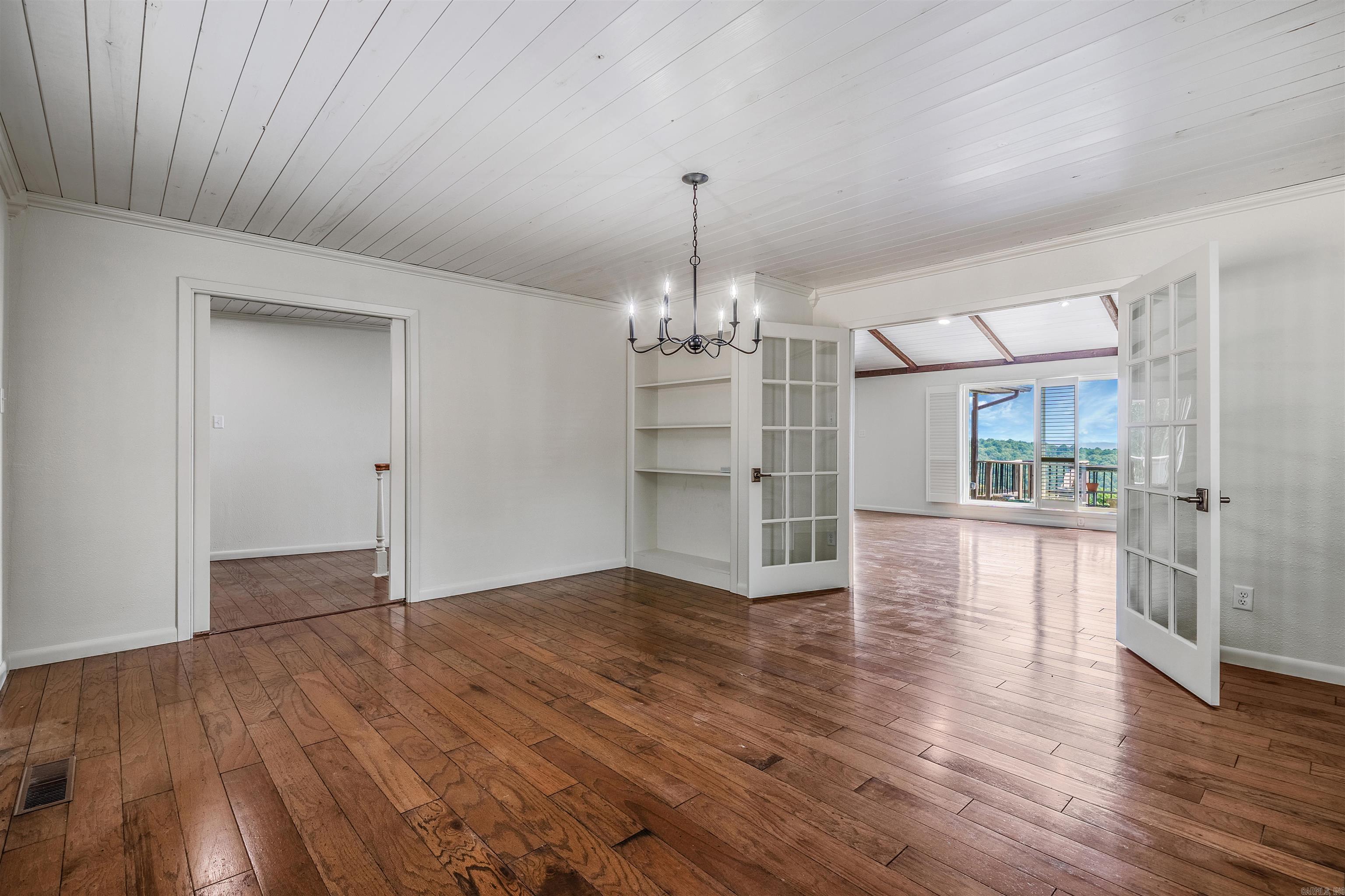 INDIAN HILLS - Residential