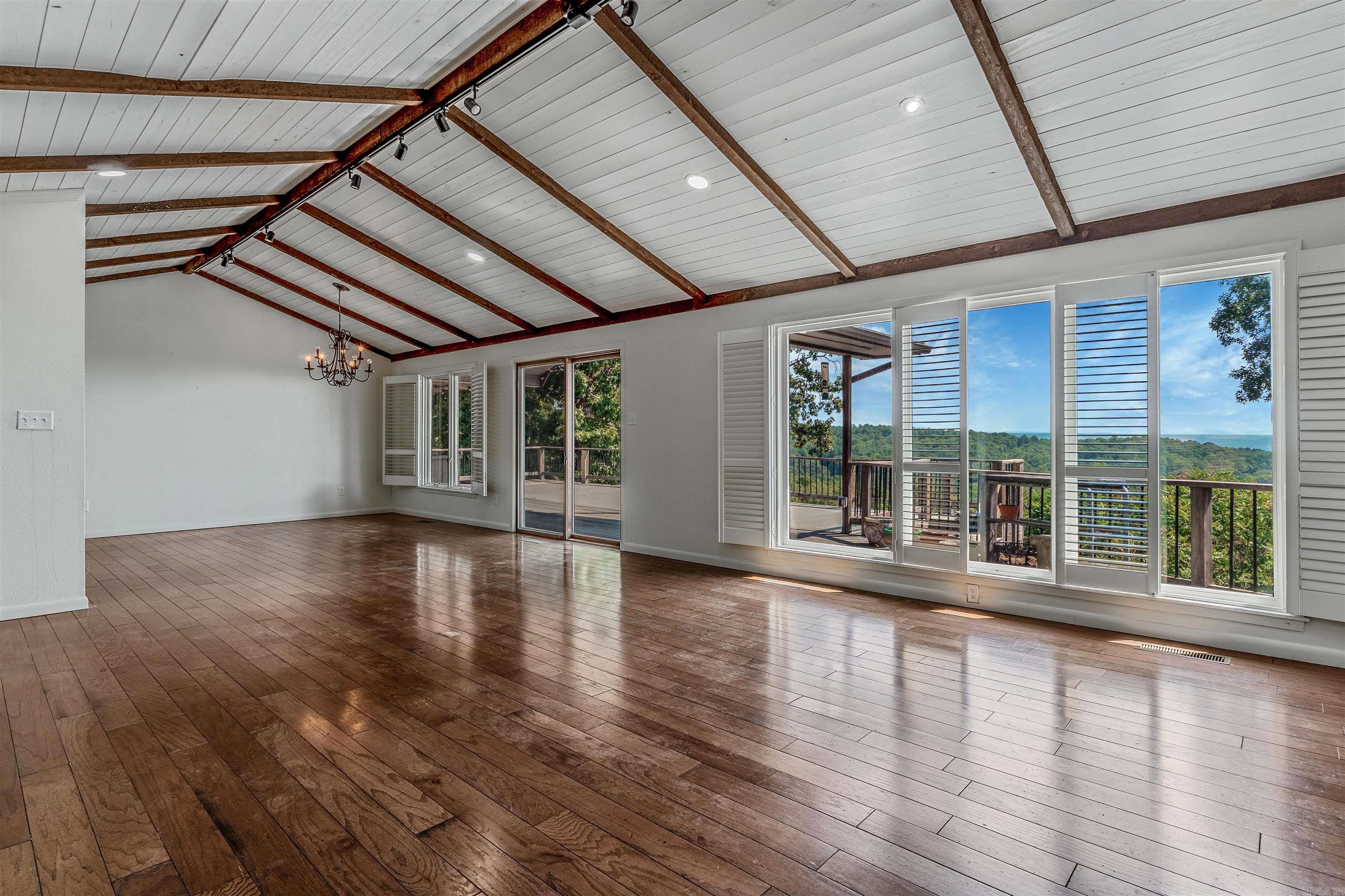 INDIAN HILLS - Residential