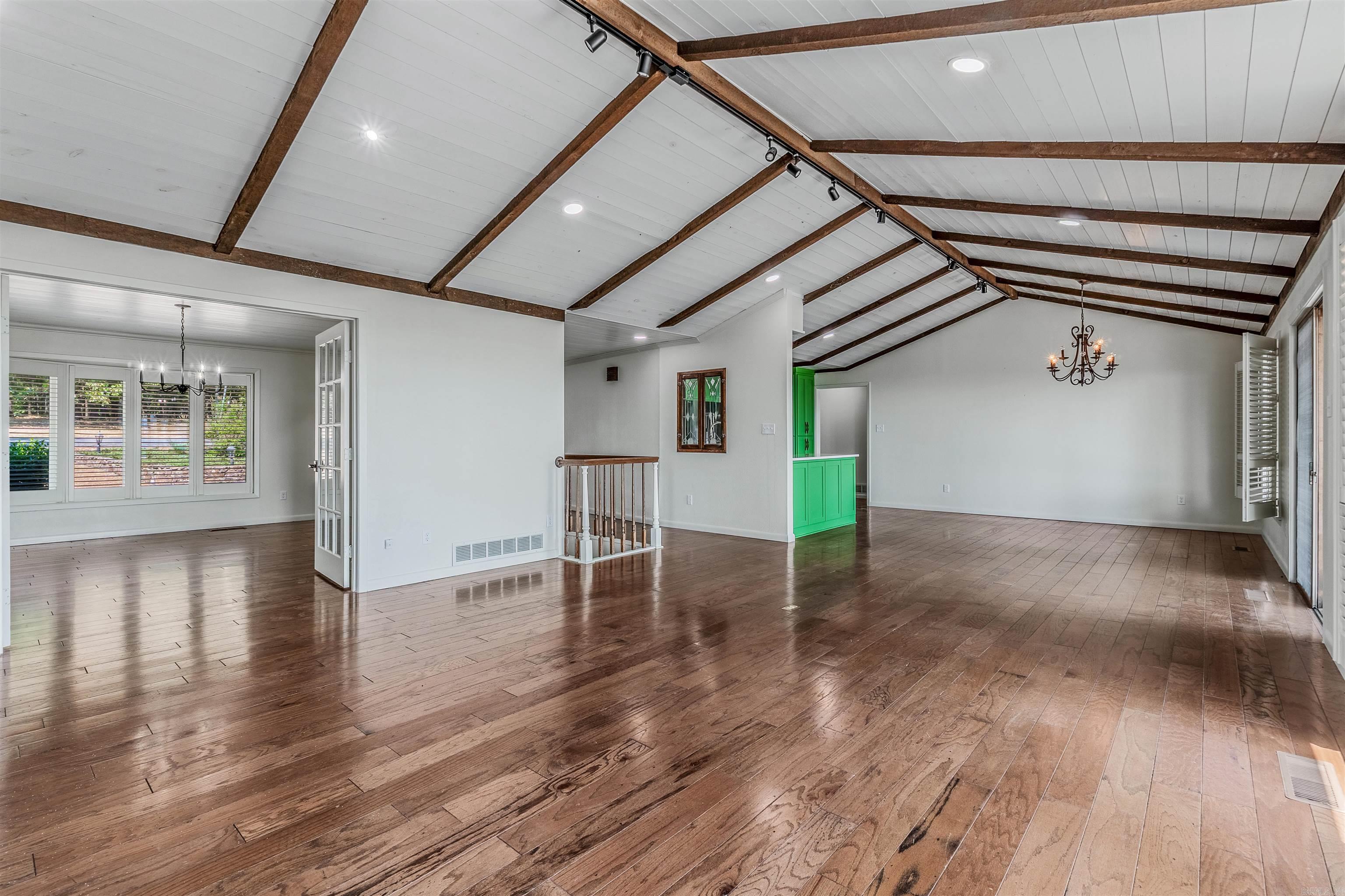 INDIAN HILLS - Residential