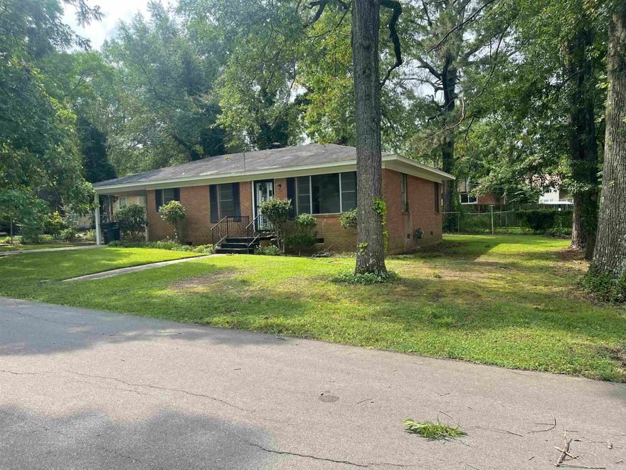 This 2 bedroom/1 bathroom home is perfect for a small family or first time home buyer! This home features a semi open floor plan, new paint, and a new HVAC! Schedule your personal showing today!