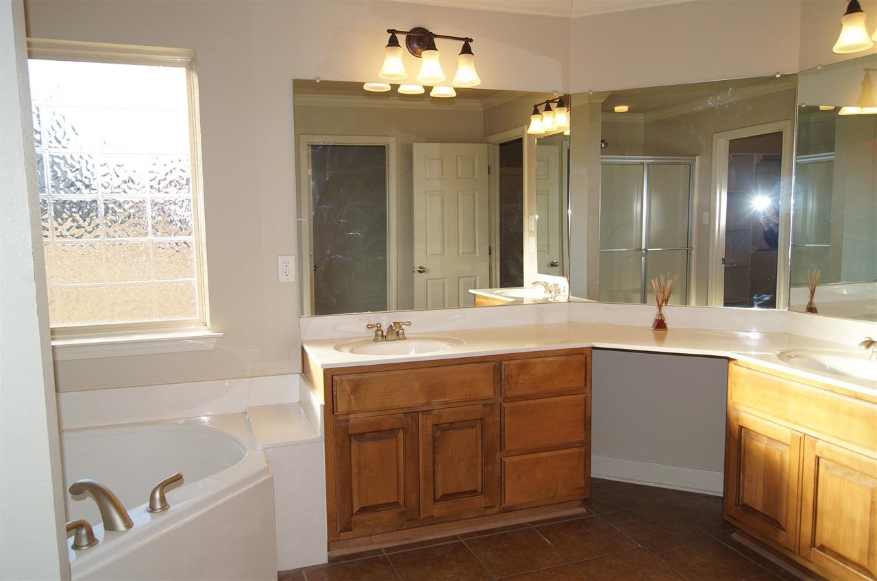 HURRICANE HILLS - Residential