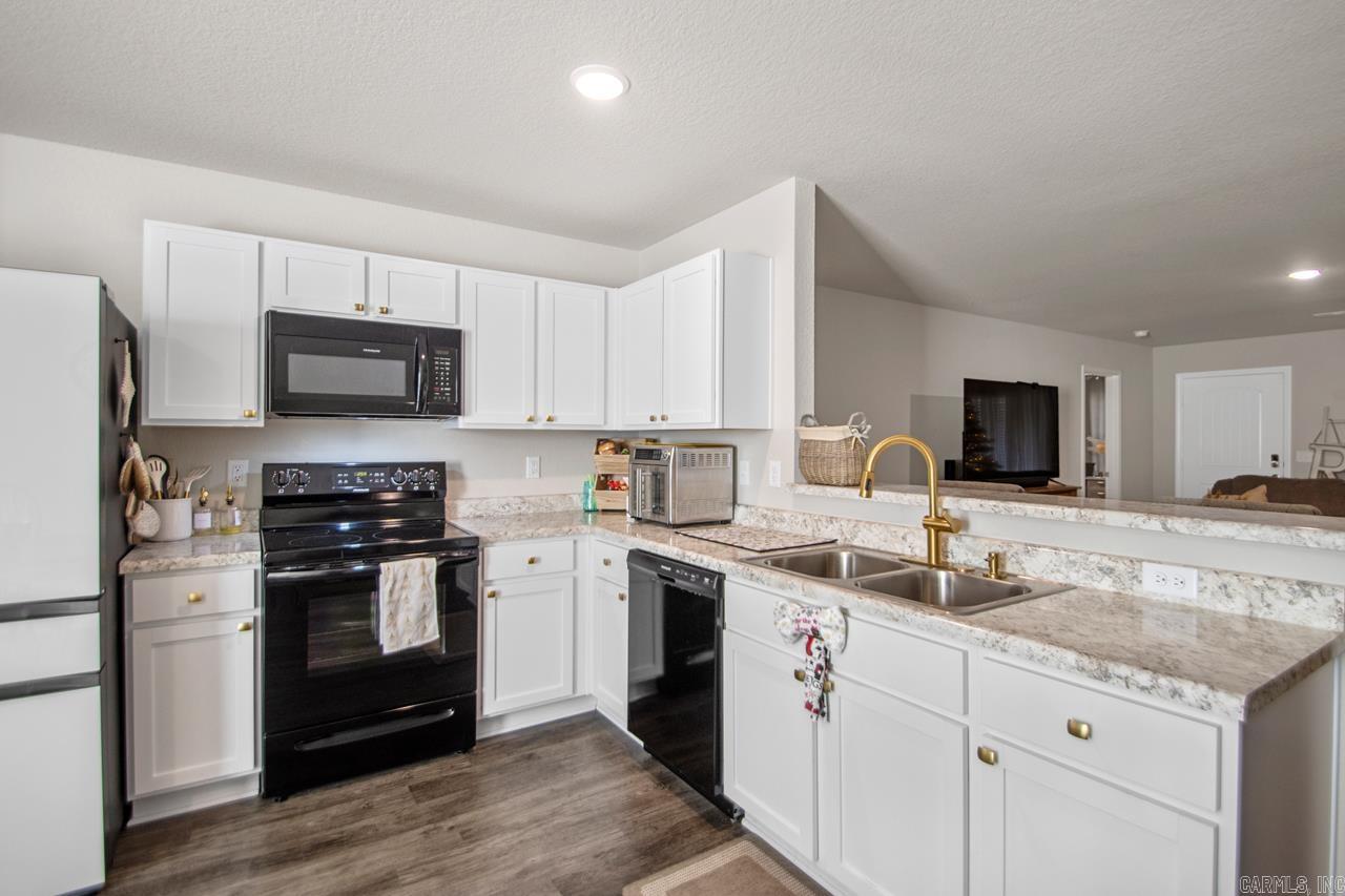 HILLDALE CROSSING - Residential