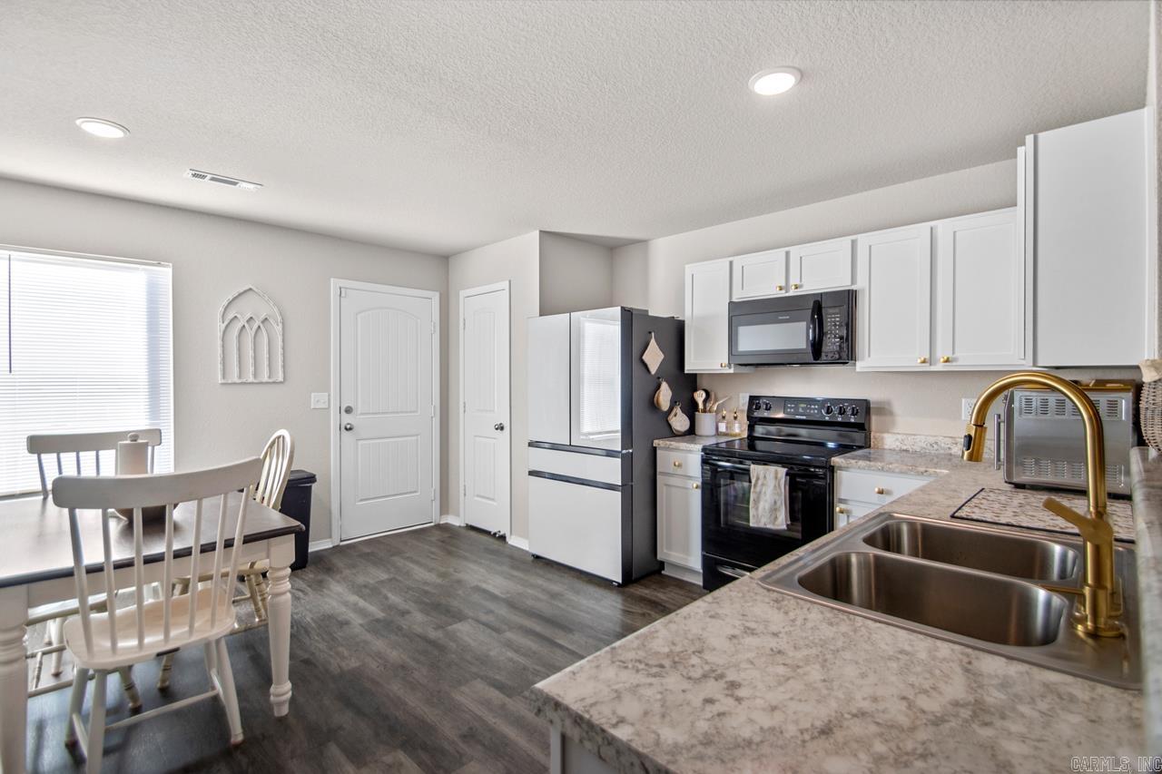 HILLDALE CROSSING - Residential