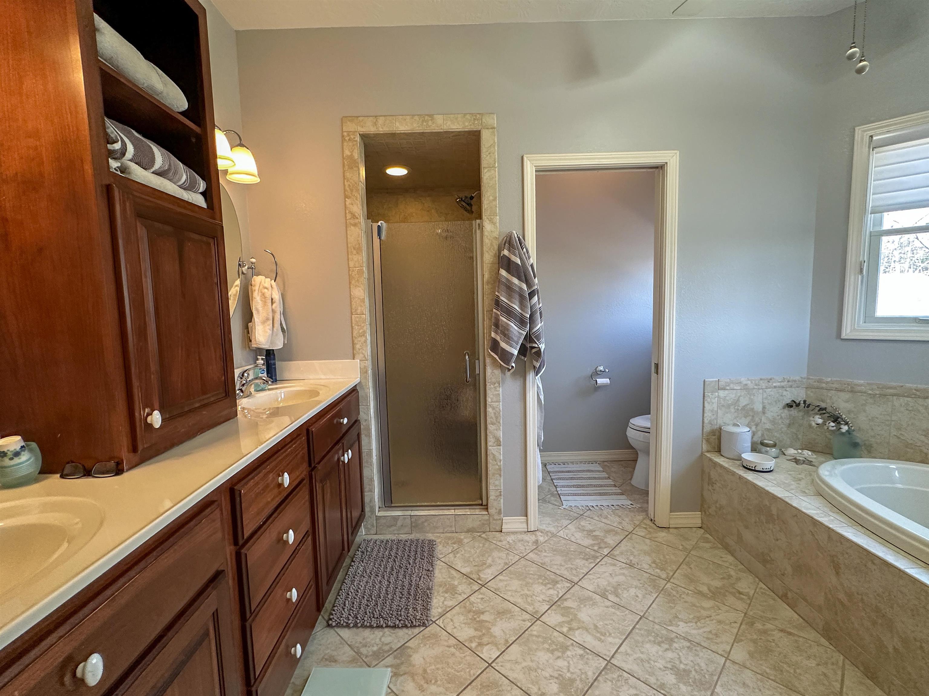 EMERALD COVE - Residential