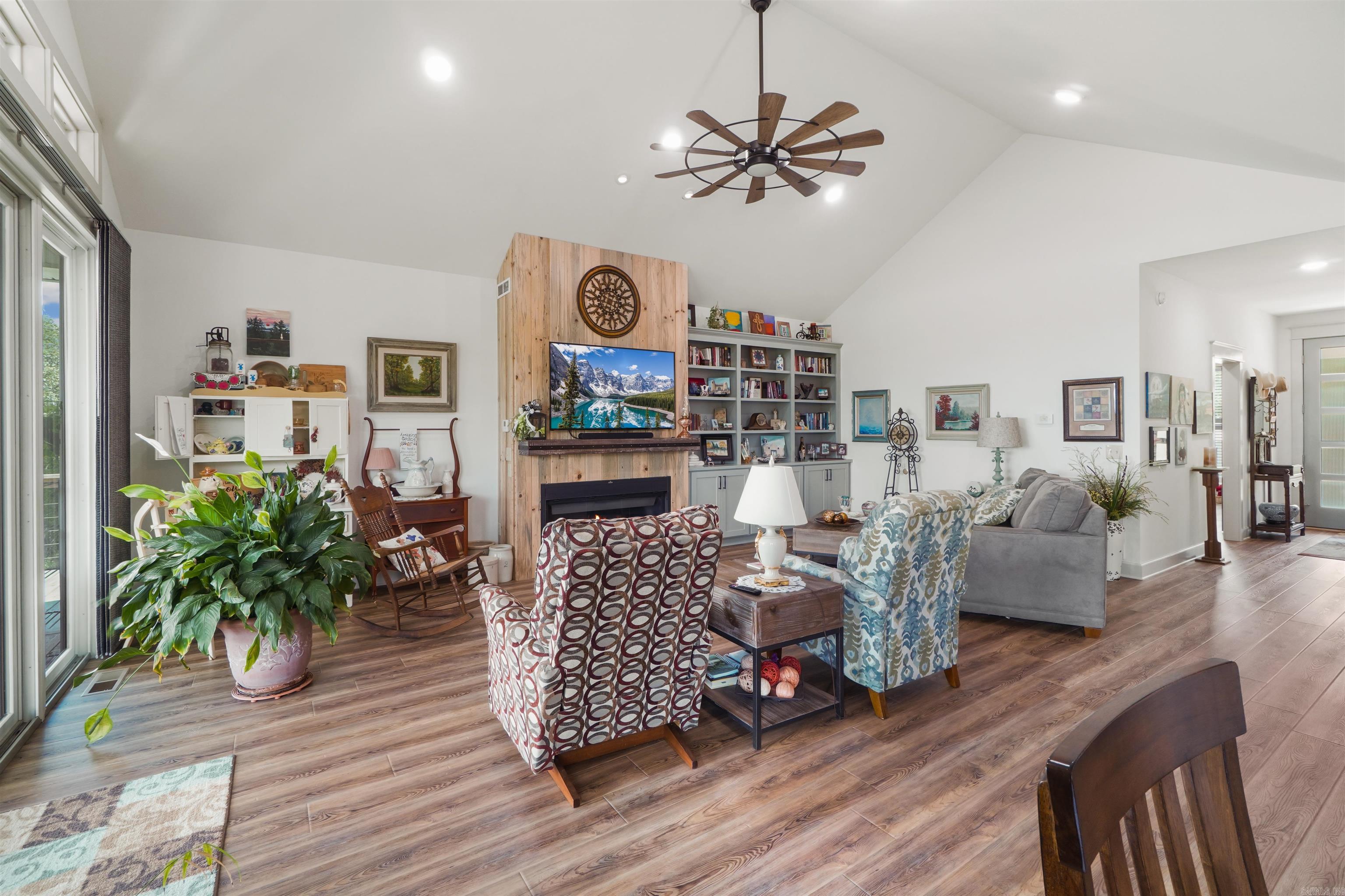 SOUTHWEST SHORES - Residential