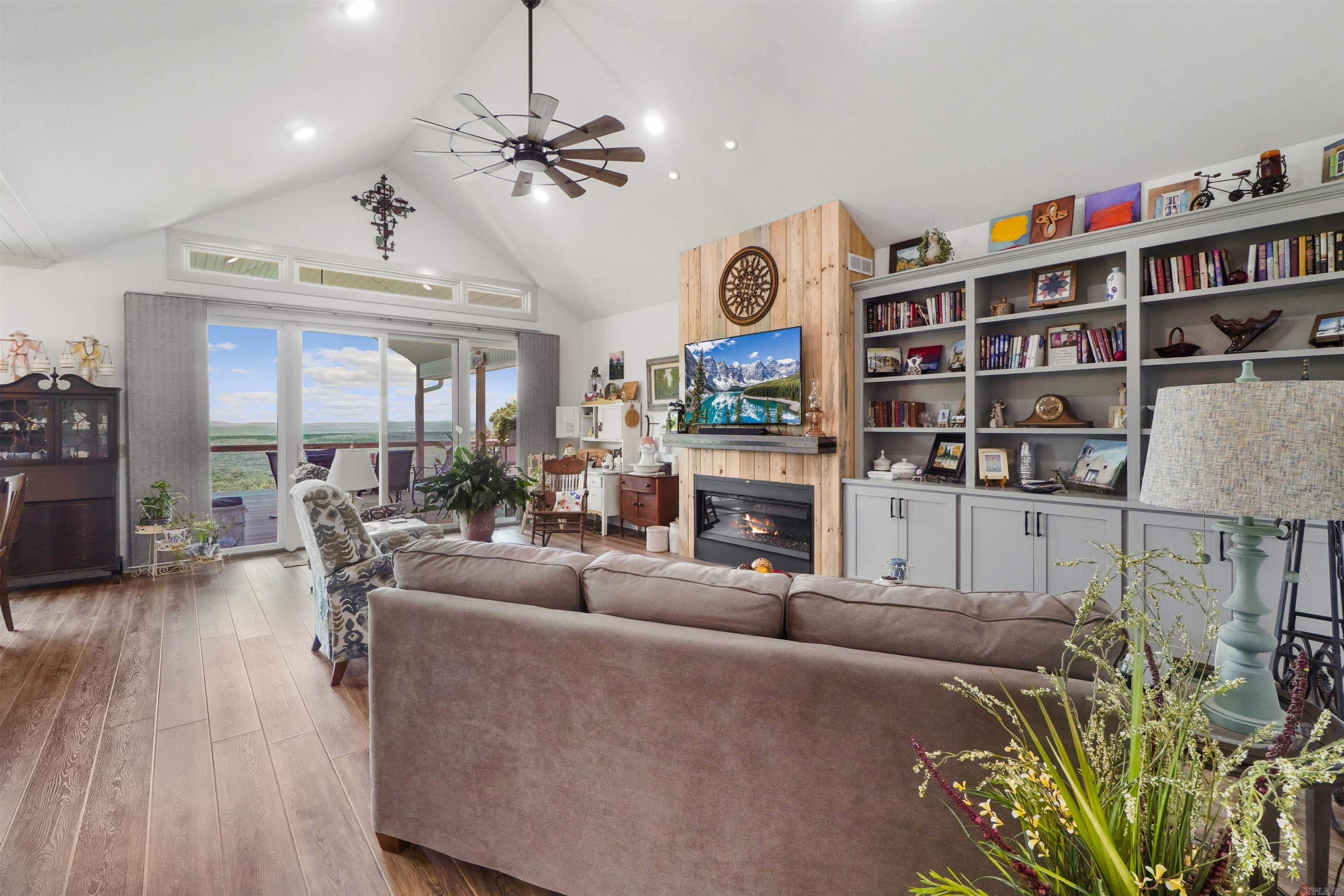 SOUTHWEST SHORES - Residential