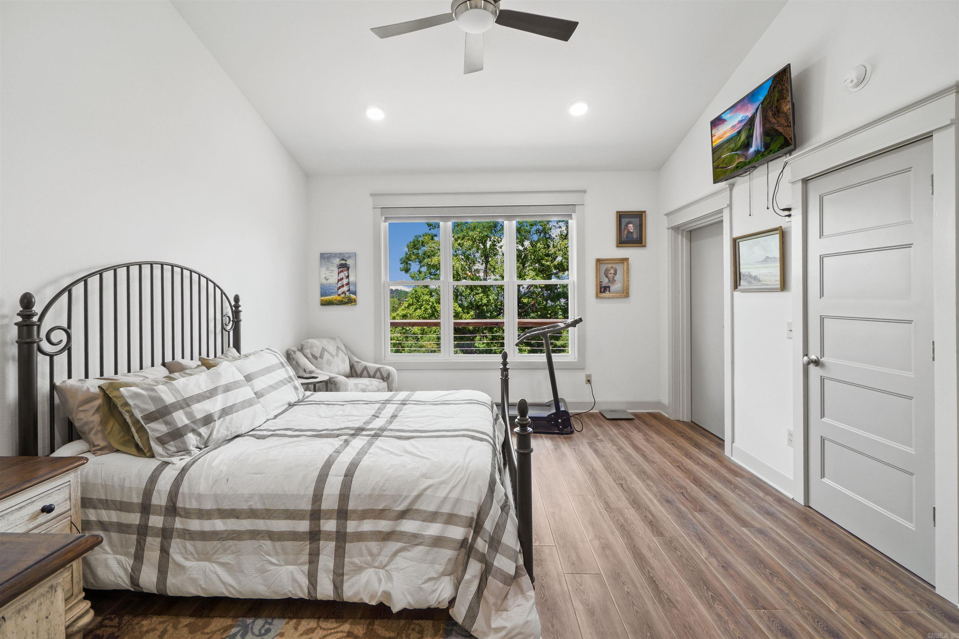 SOUTHWEST SHORES - Residential