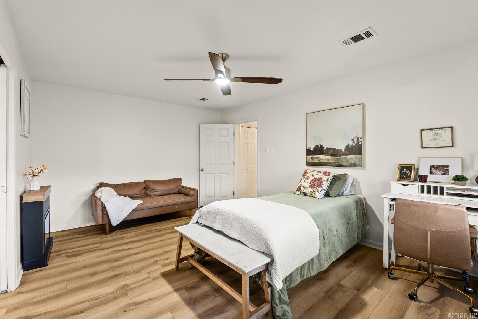 DIAMOND POINTE - Residential