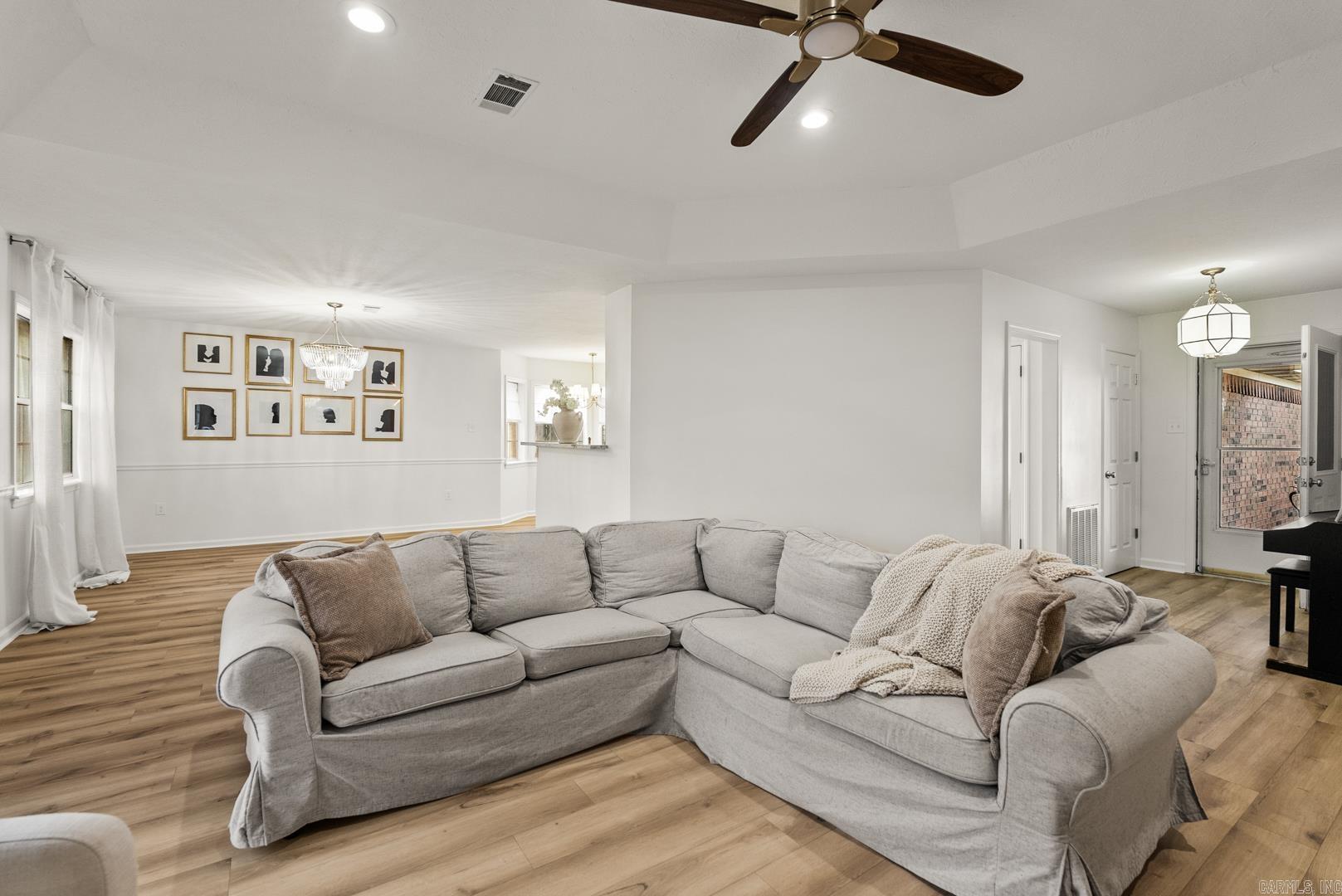 DIAMOND POINTE - Residential